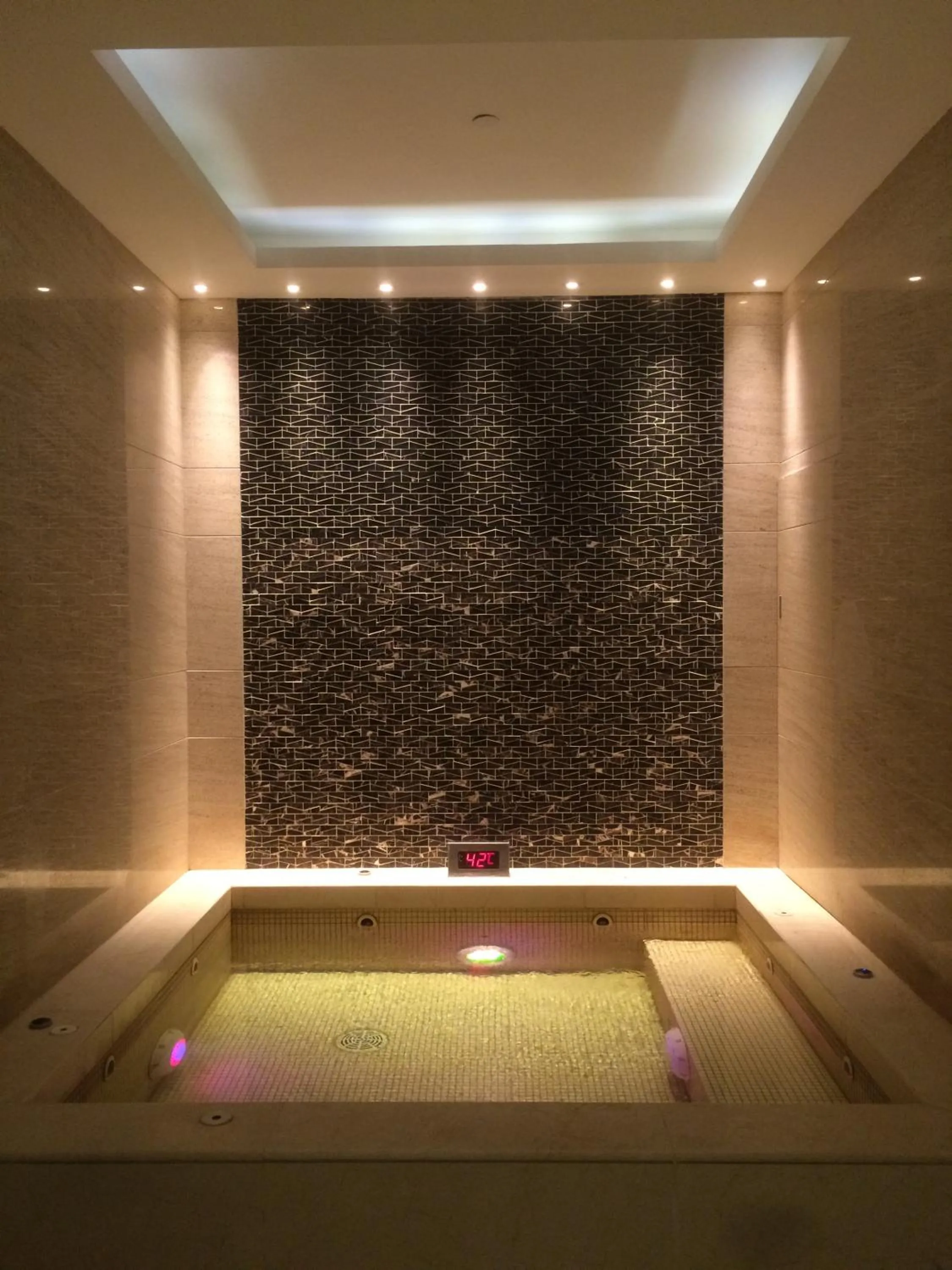 Hot Tub in Wanda Realm Yinchuan
