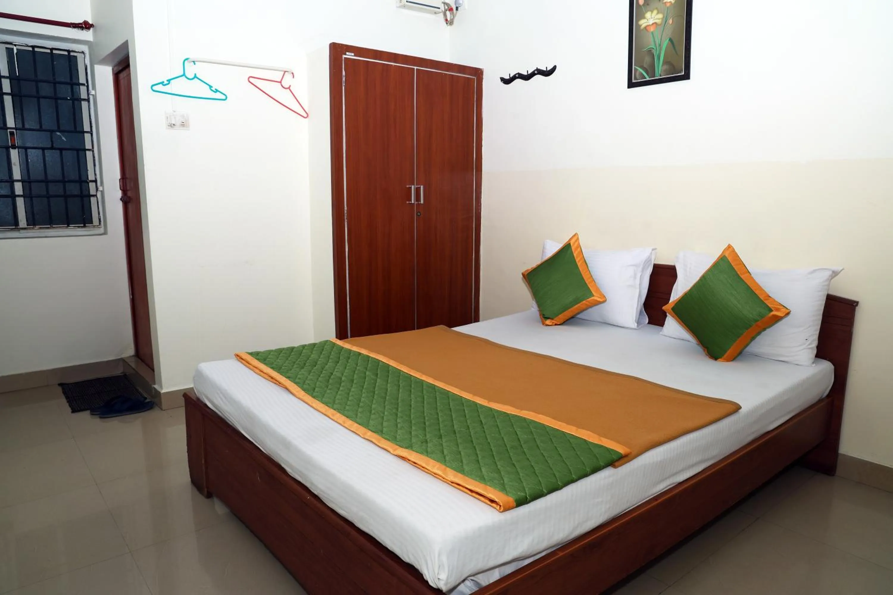 Bedroom, Bed in Royal Green Accommodation Chennai Airport