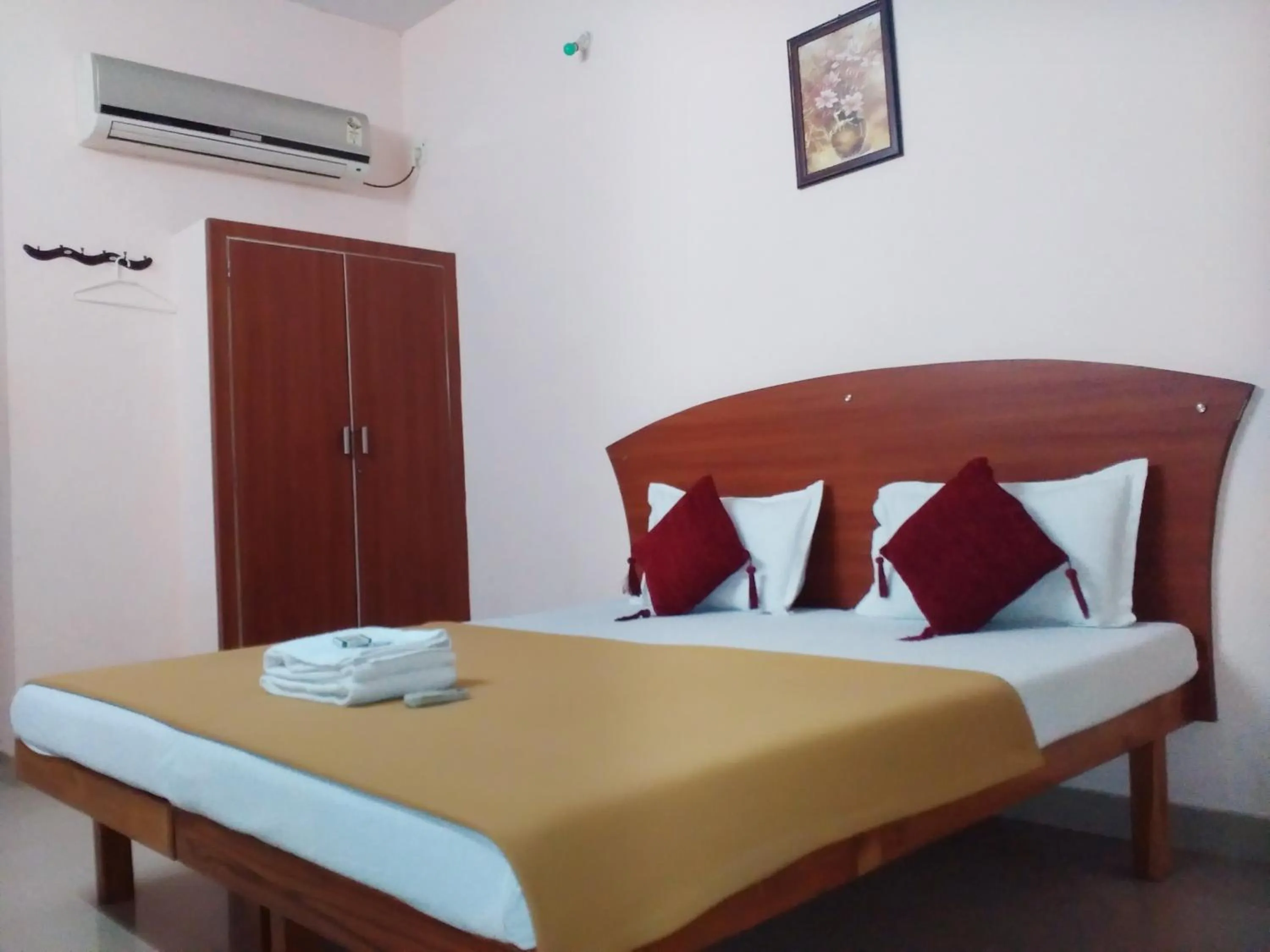 Bedroom, Bed in Royal Green Accommodation Chennai Airport