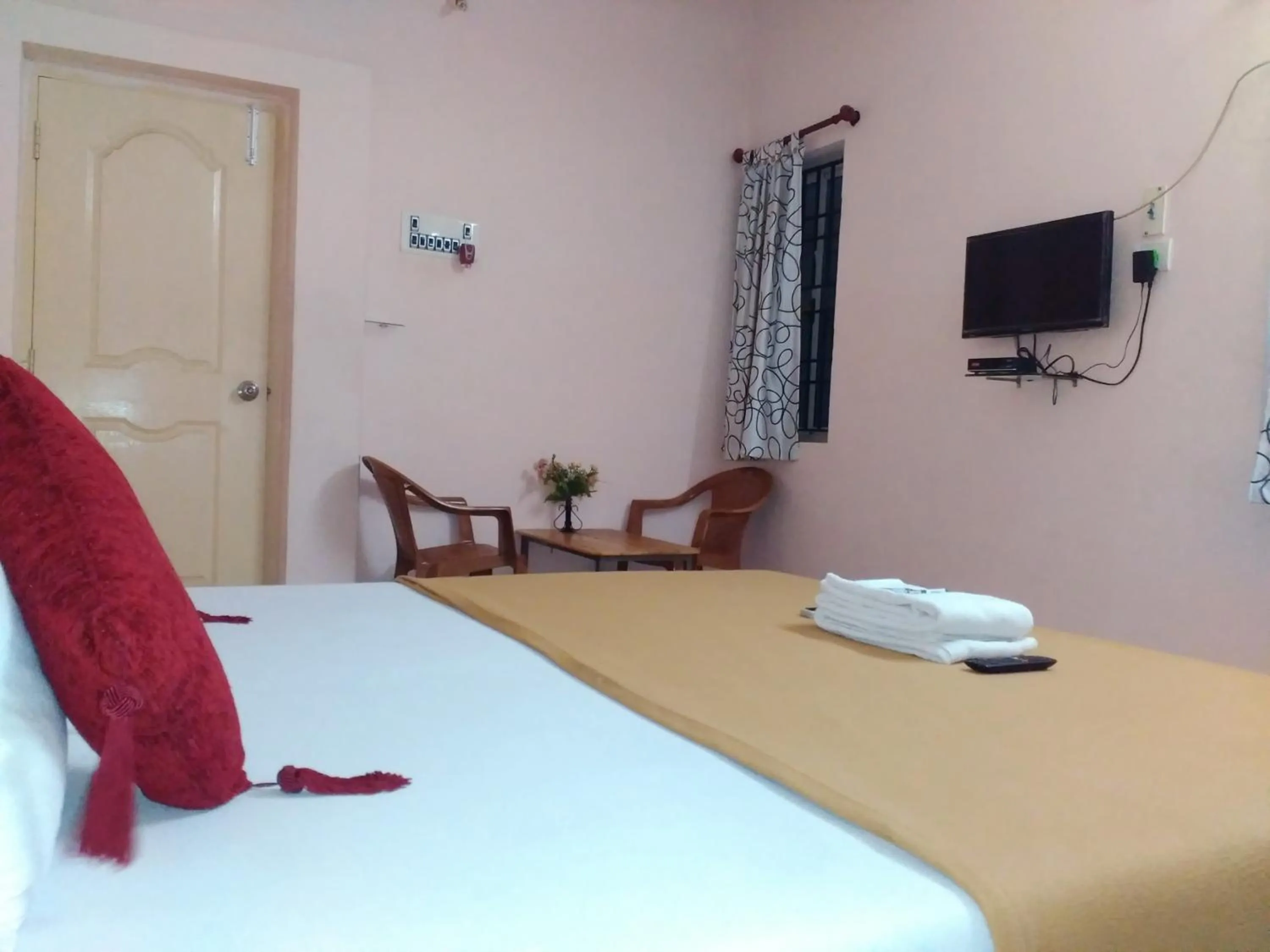 Bedroom, Bed in Royal Green Accommodation Chennai Airport