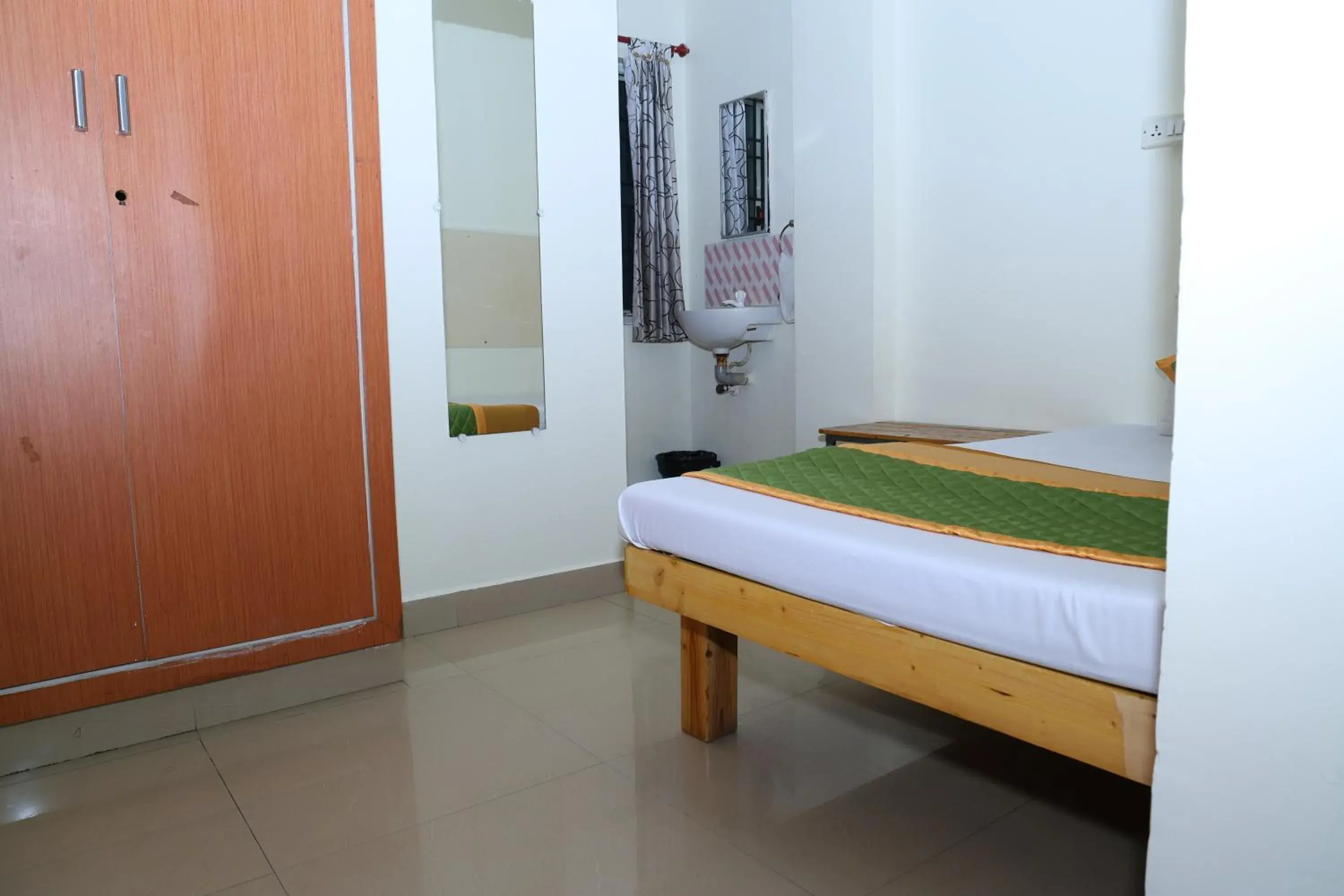 Standard Single Room with Fan - single occupancy in Royal Green Accommodation Chennai Airport Standard Single Room with Fan - single occupancy in Royal Green Accommodation Chennai Airport