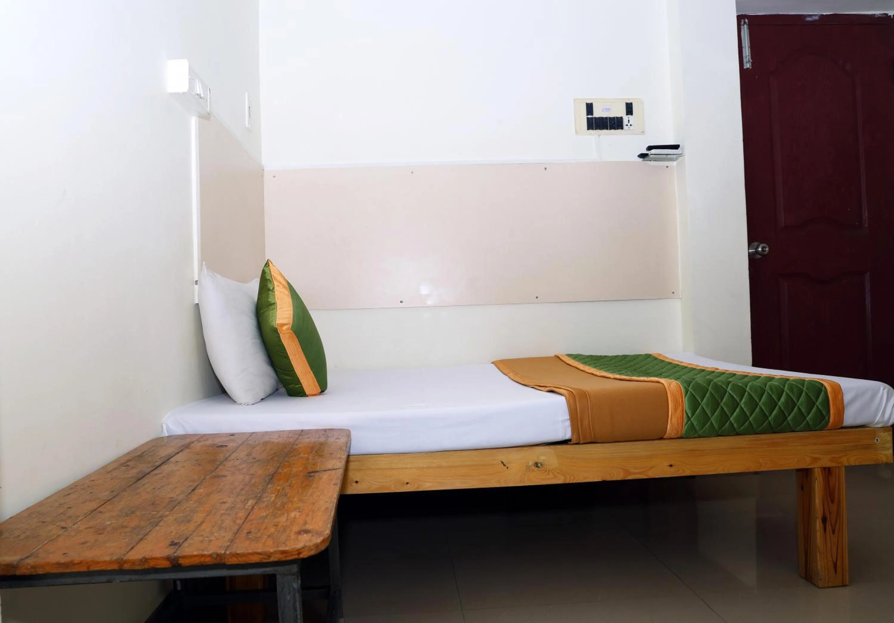 Bedroom, Bed in Royal Green Accommodation Chennai Airport