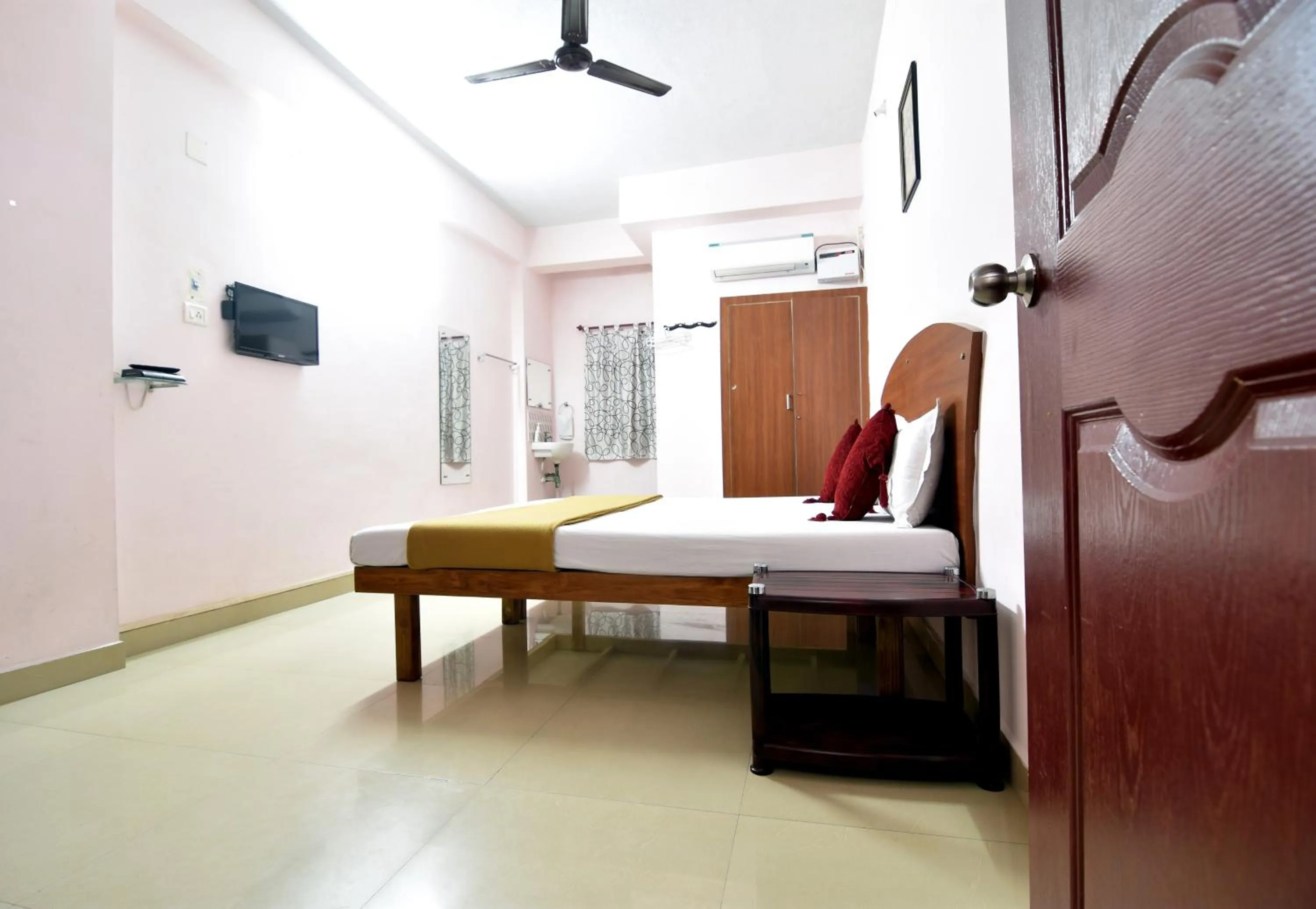 Bedroom, Bed in Royal Green Accommodation Chennai Airport