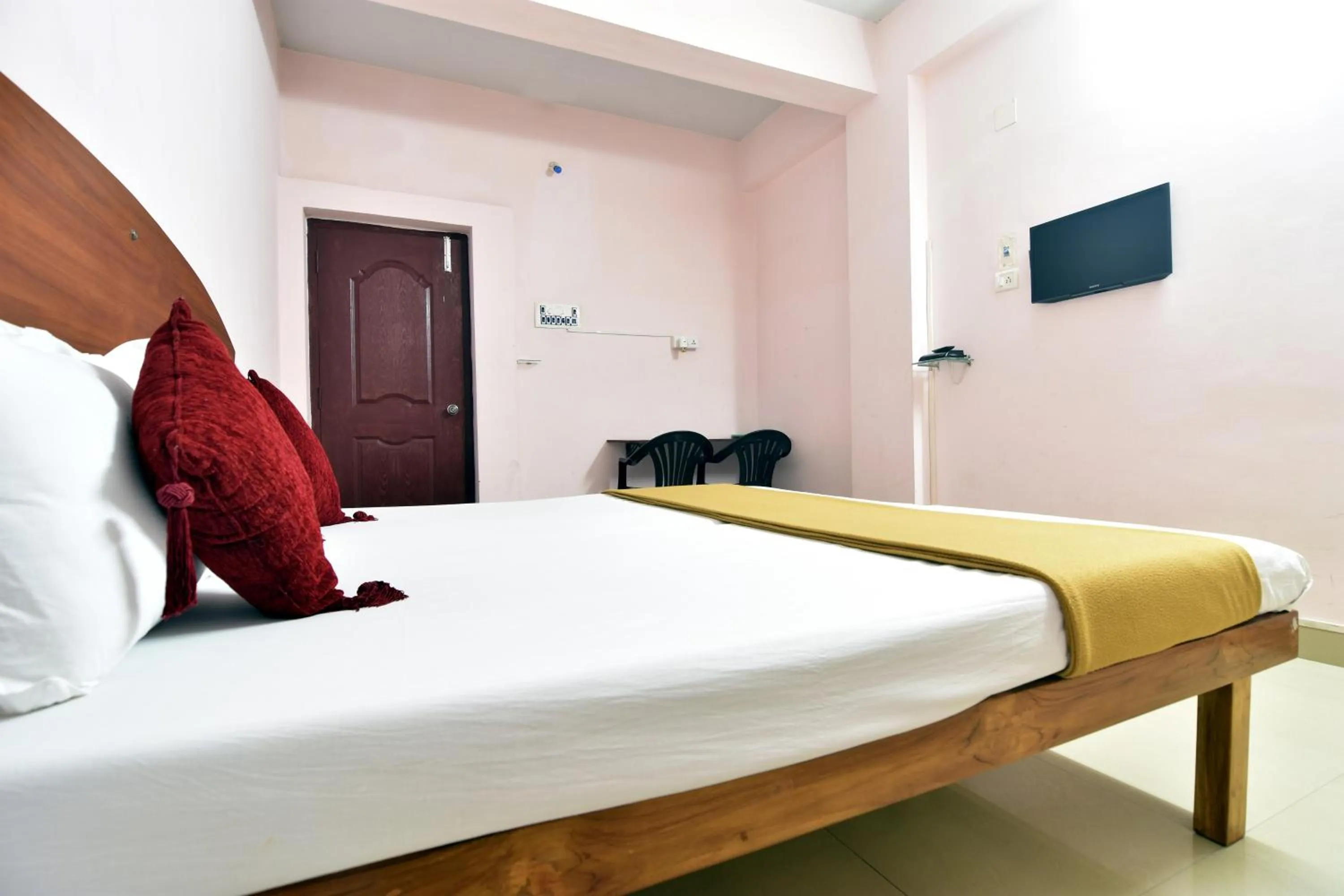 Bedroom, Bed in Royal Green Accommodation Chennai Airport