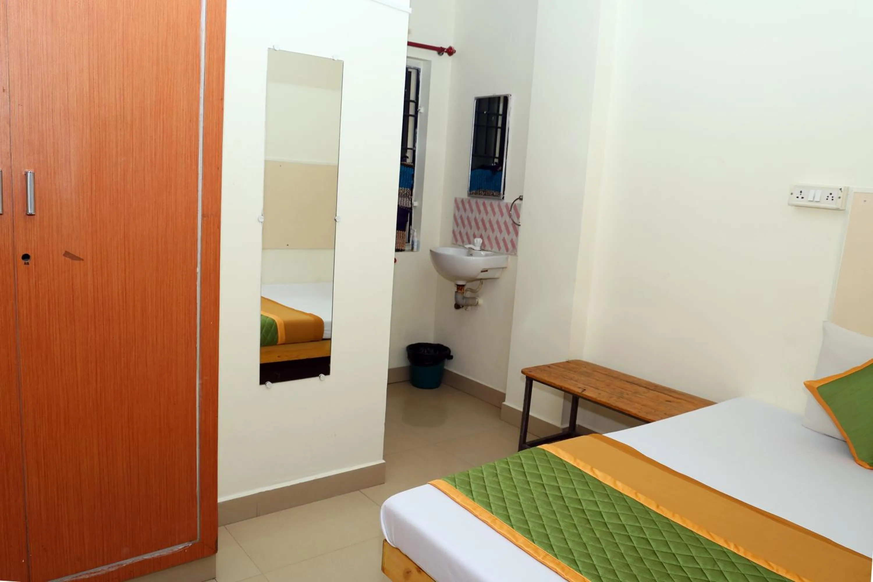 Bedroom, Bed in Royal Green Accommodation Chennai Airport