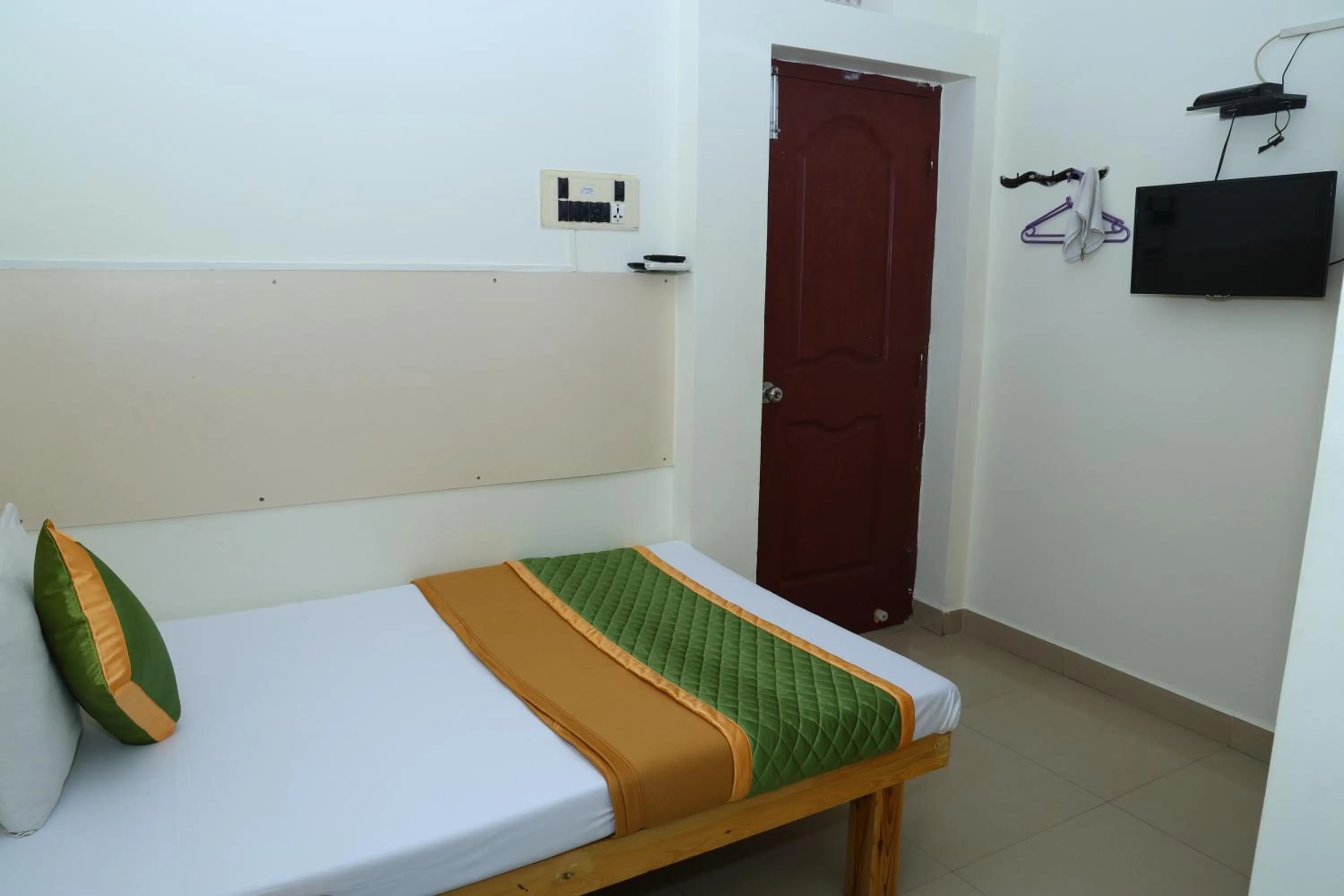 Bedroom, Bed in Royal Green Accommodation Chennai Airport