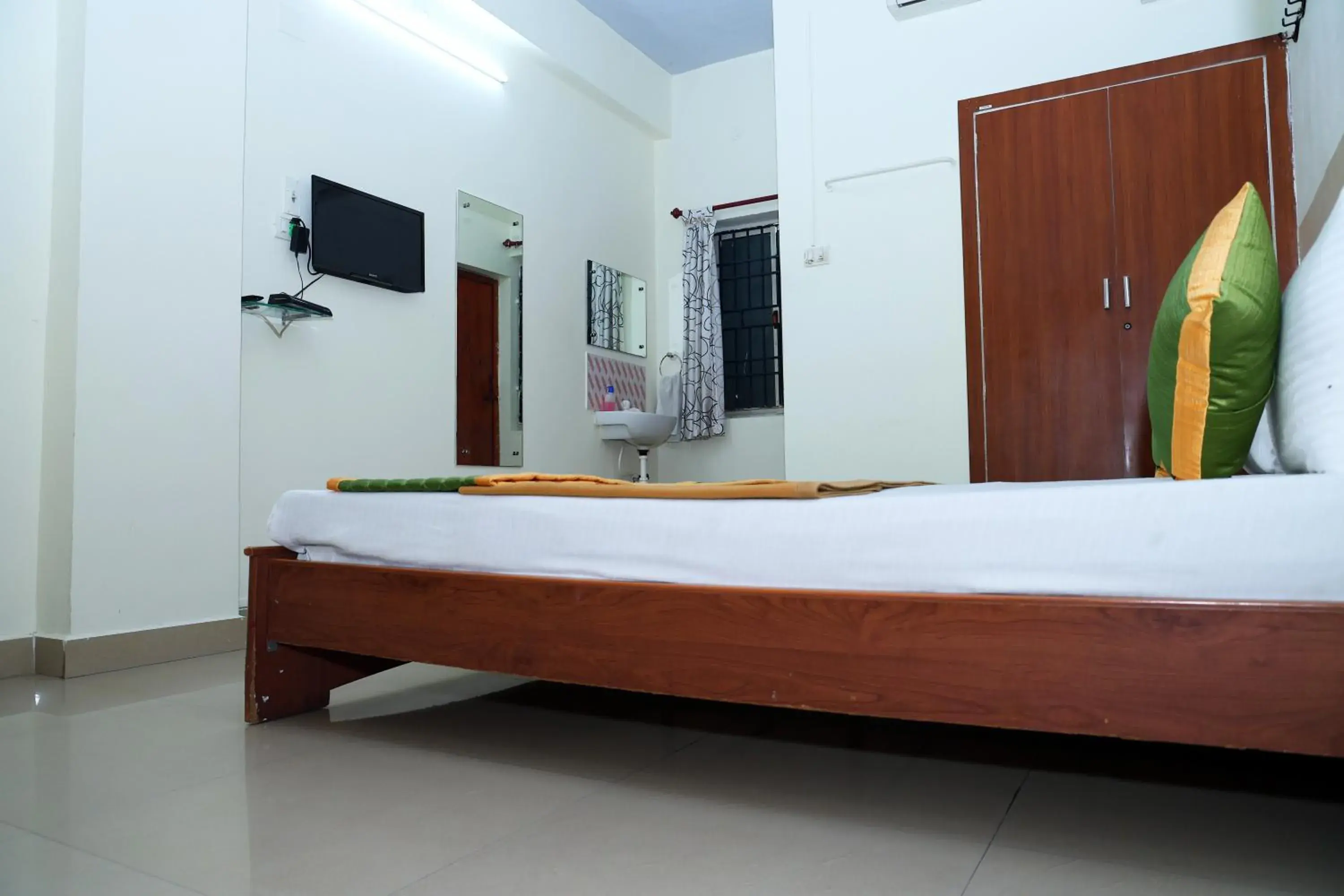 Superior Deluxe Double or Twin Room in Royal Green Accommodation Chennai Airport Superior Deluxe Double or Twin Room in Royal Green Accommodation Chennai Airport