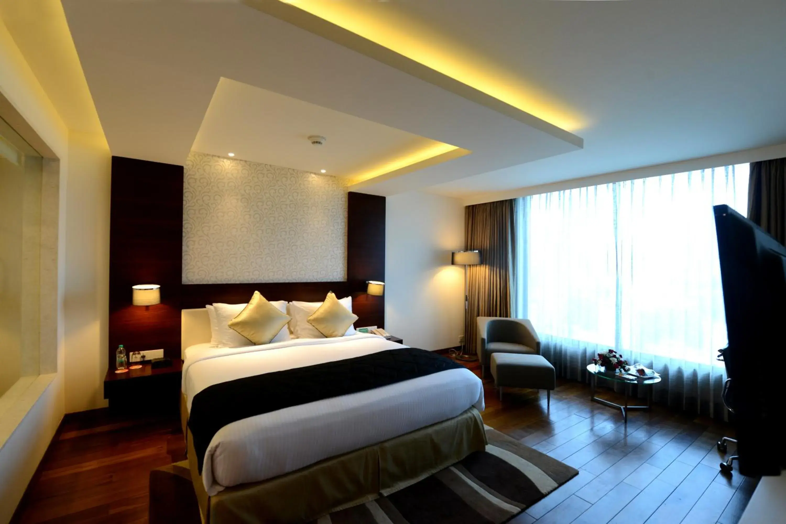 Deluxe King Room - single occupancy - Disability Access in Howard Johnson By Wyndham, Hebbal, Bengaluru Deluxe King Room - single occupancy - Disability Access in Howard Johnson By Wyndham, Hebbal, Bengaluru