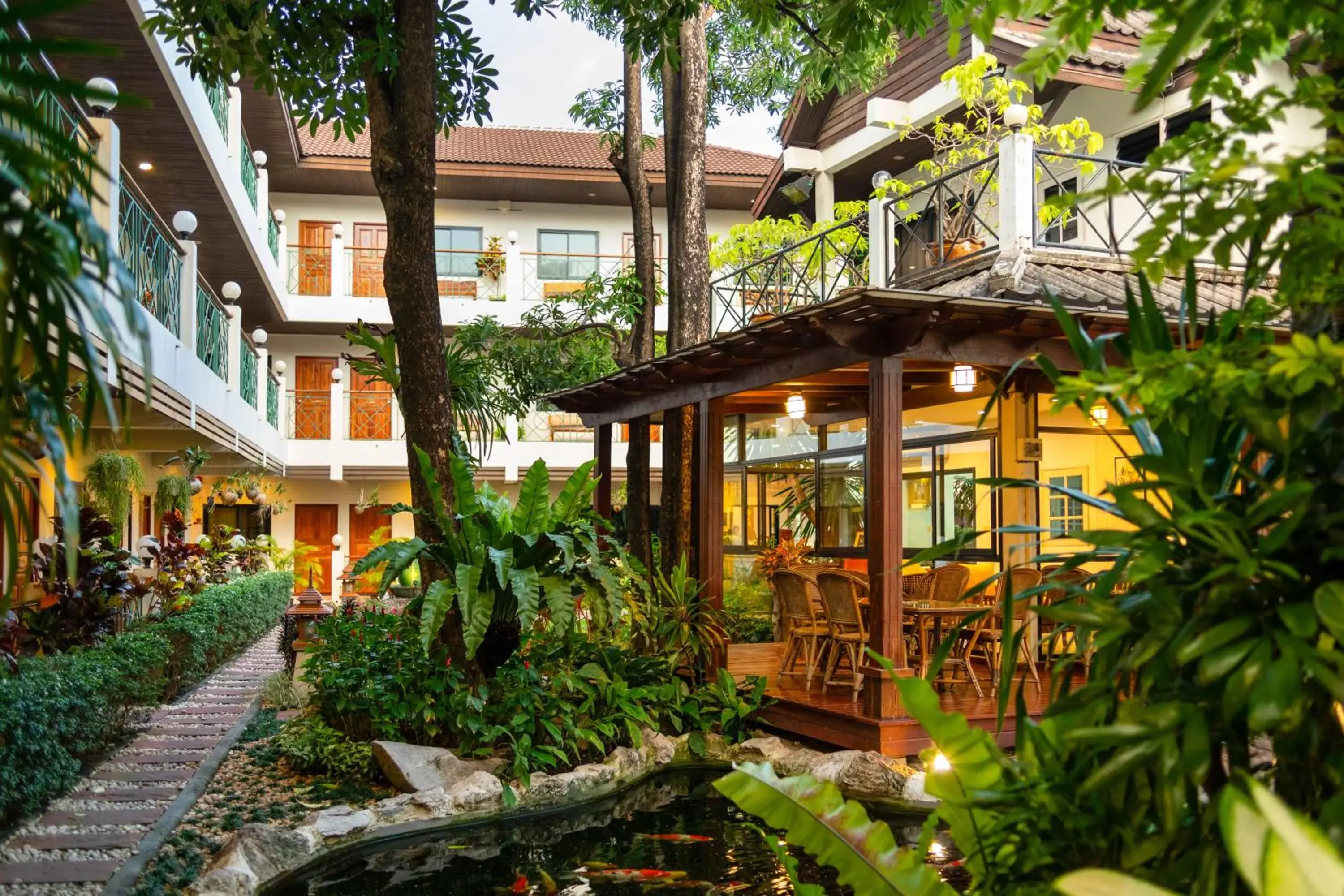 Property building in Charlie House Pin Klao Property building in Charlie House Pin Klao