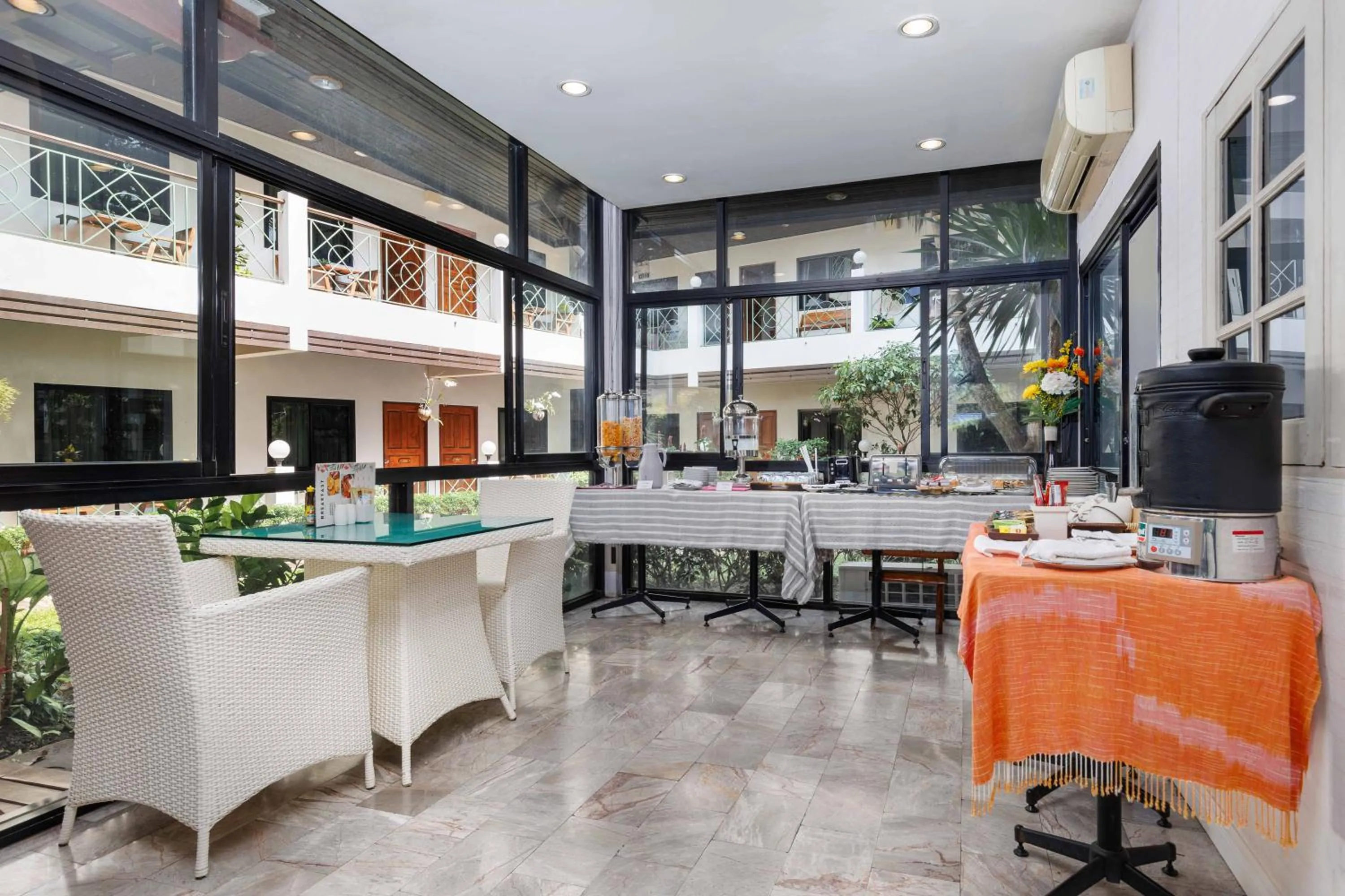 Dining area in Charlie House Pin Klao