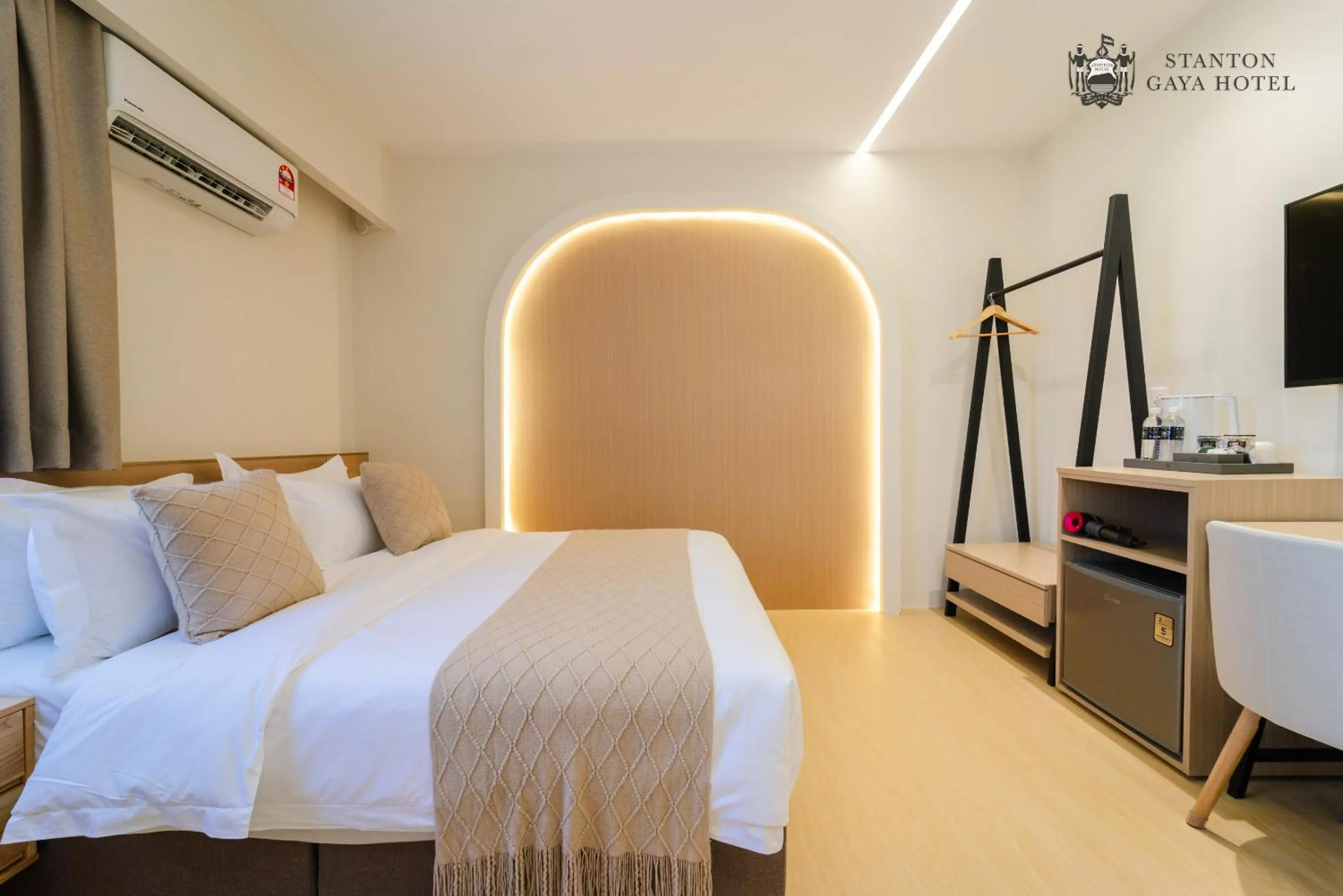 View (from property/room), Bed in Stanton Gaya Hotel