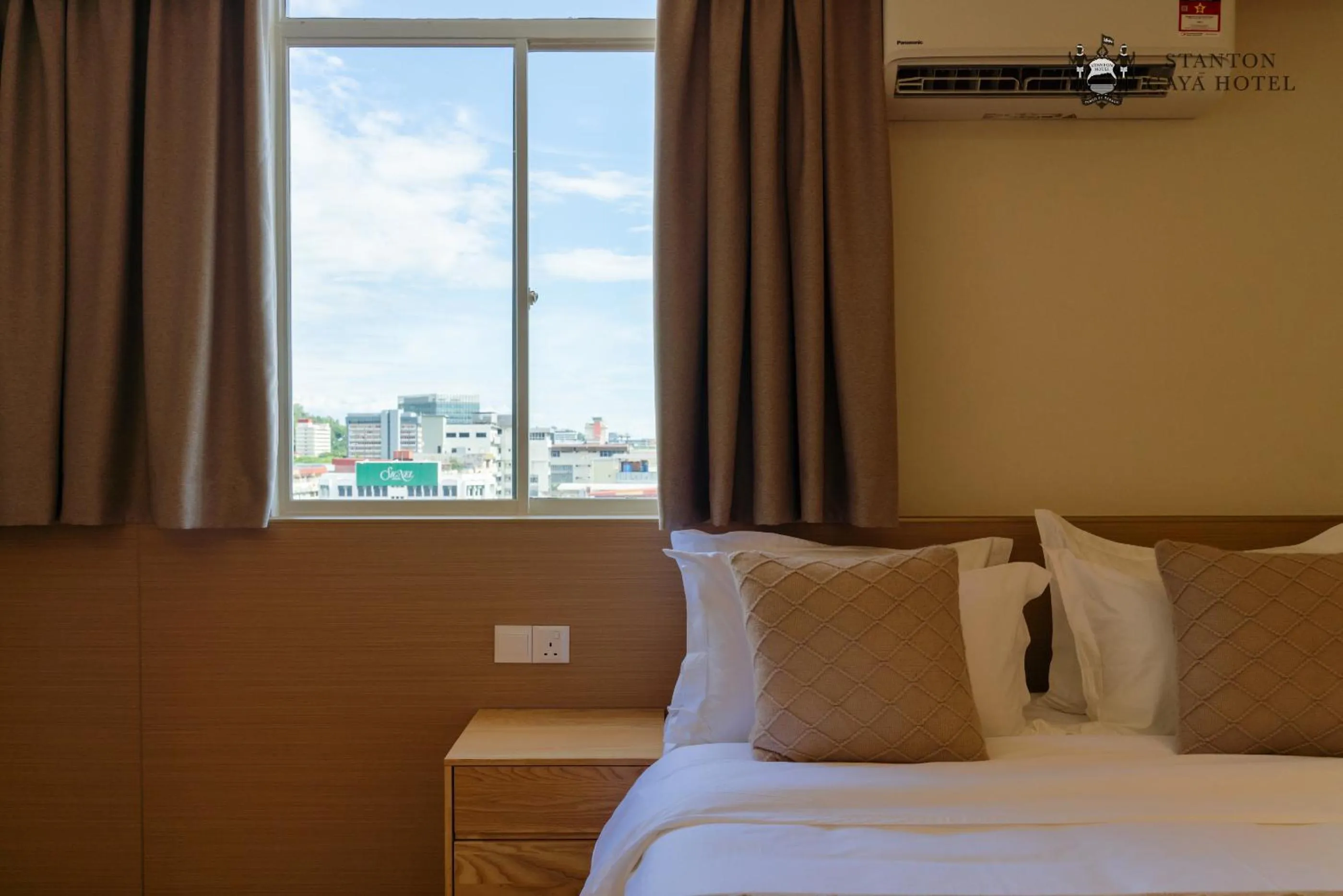 City view, Bed in Stanton Gaya Hotel