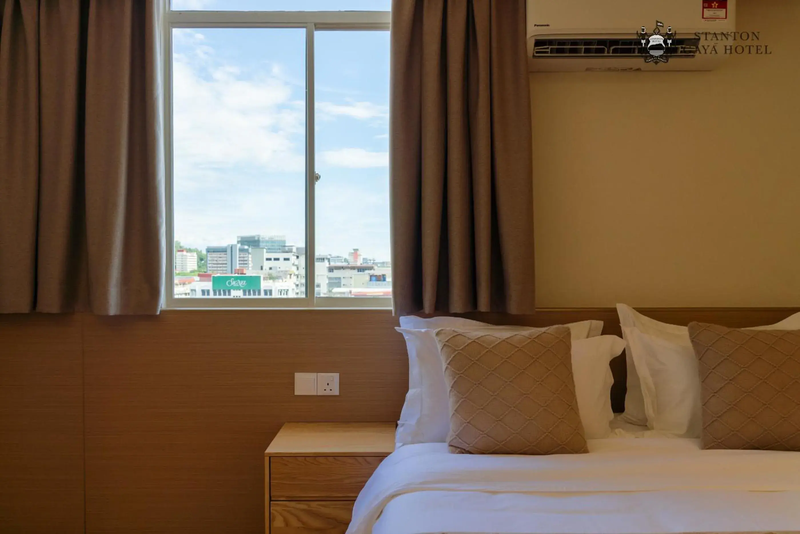 City view, Bed in Stanton Gaya Hotel City view, Bed in Stanton Gaya Hotel