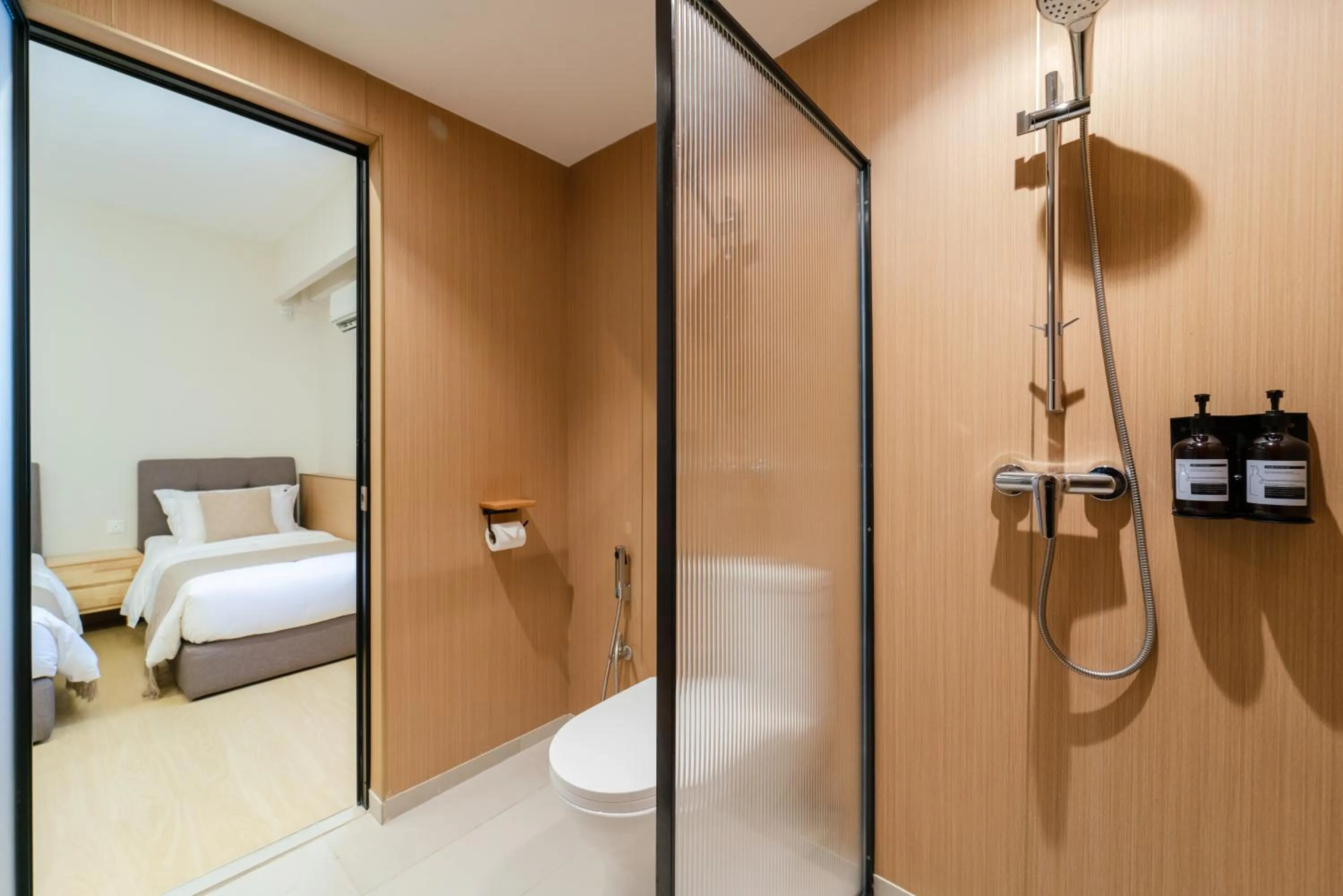 Toilet, Bed in Stanton Gaya Hotel
