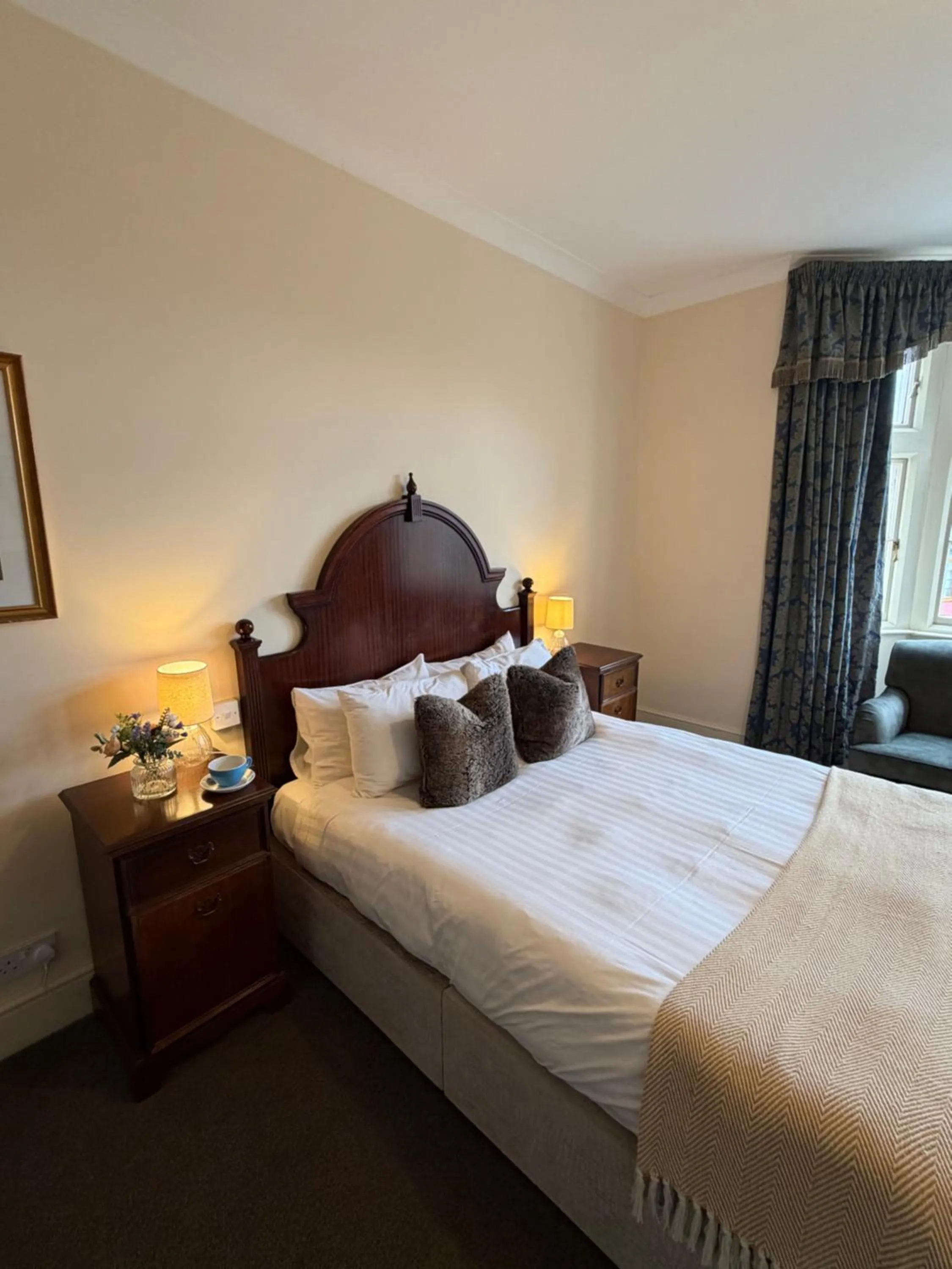 Bed in Taunton House Hotel