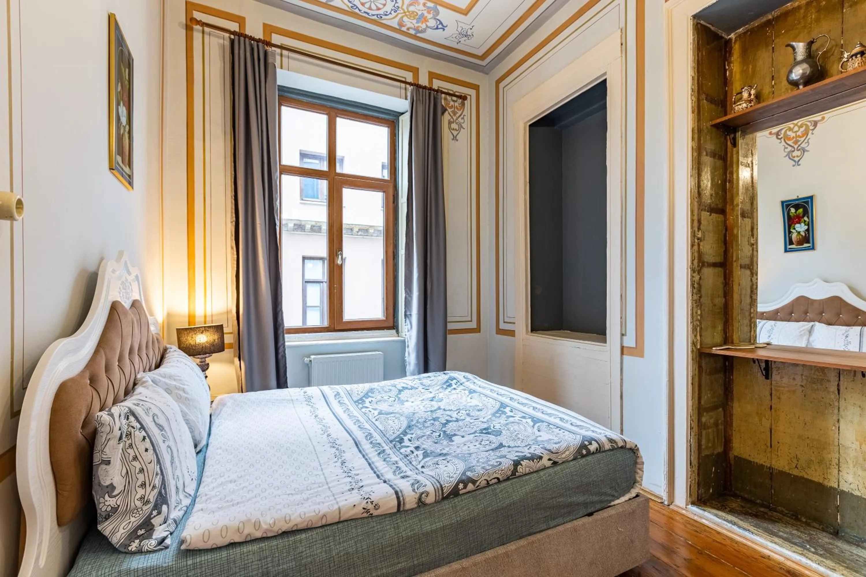 Bedroom, Bed in Ali Pasha Apartment