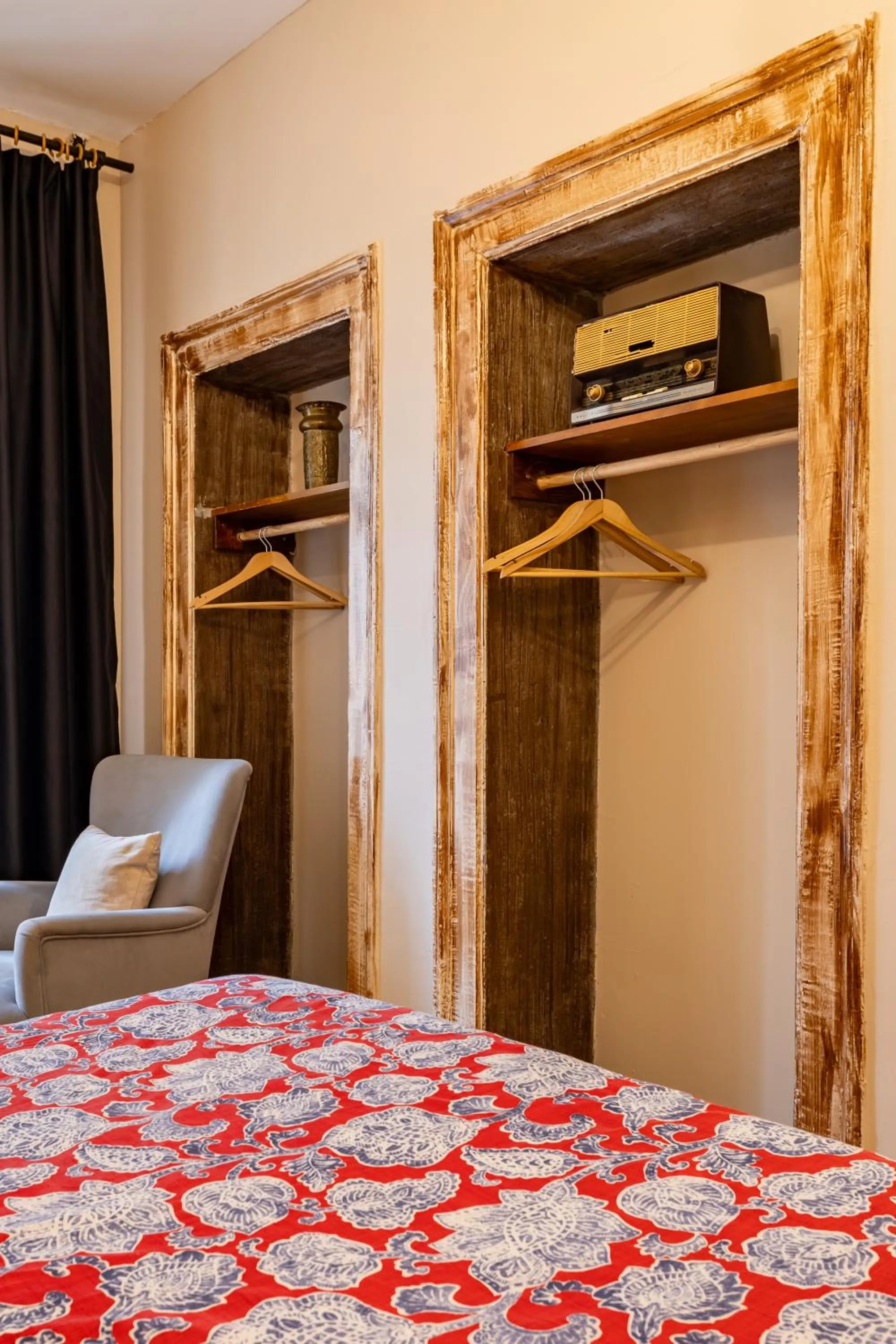 Bedroom, Bed in Ali Pasha Apartment