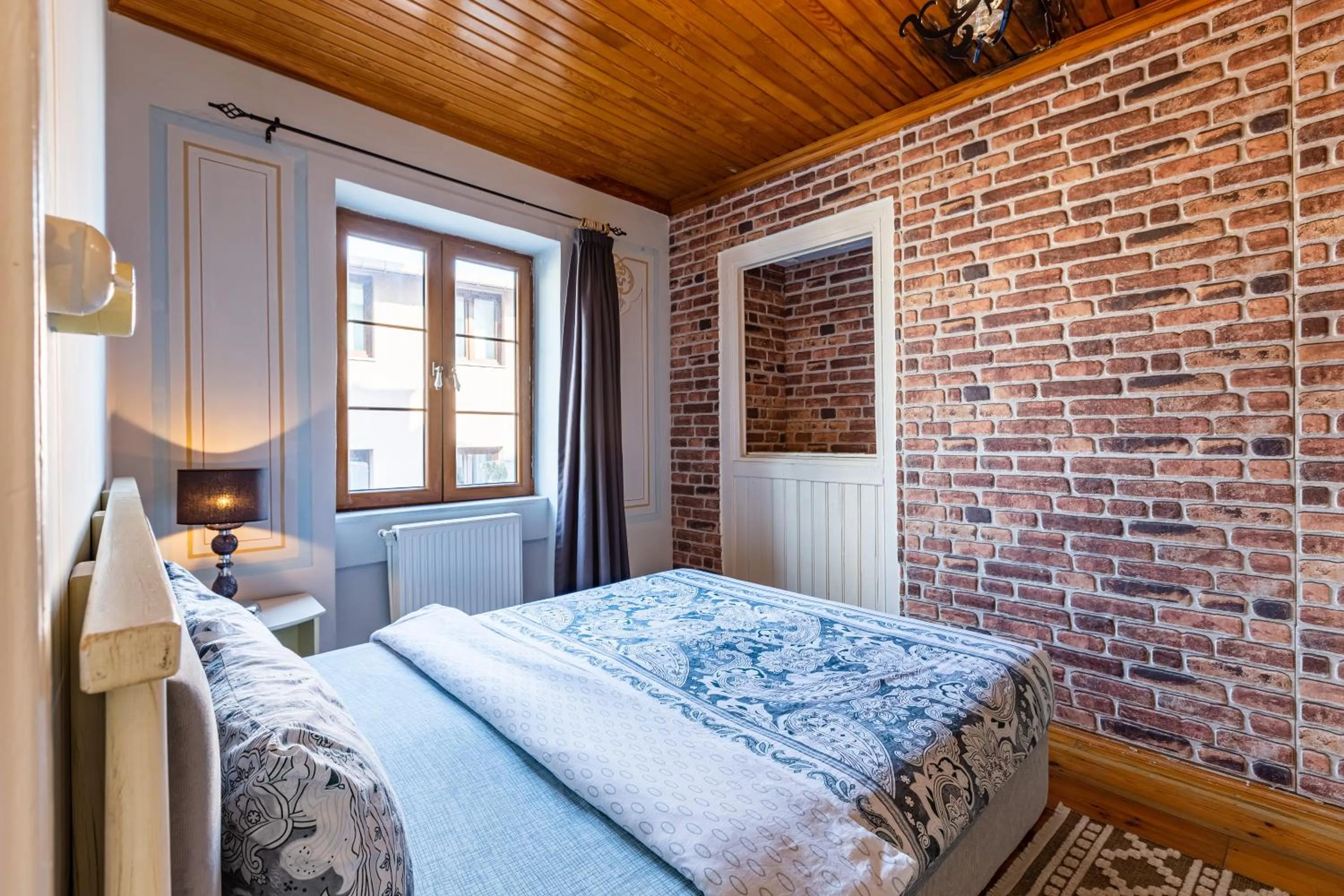 Bedroom, Bed in Ali Pasha Apartment