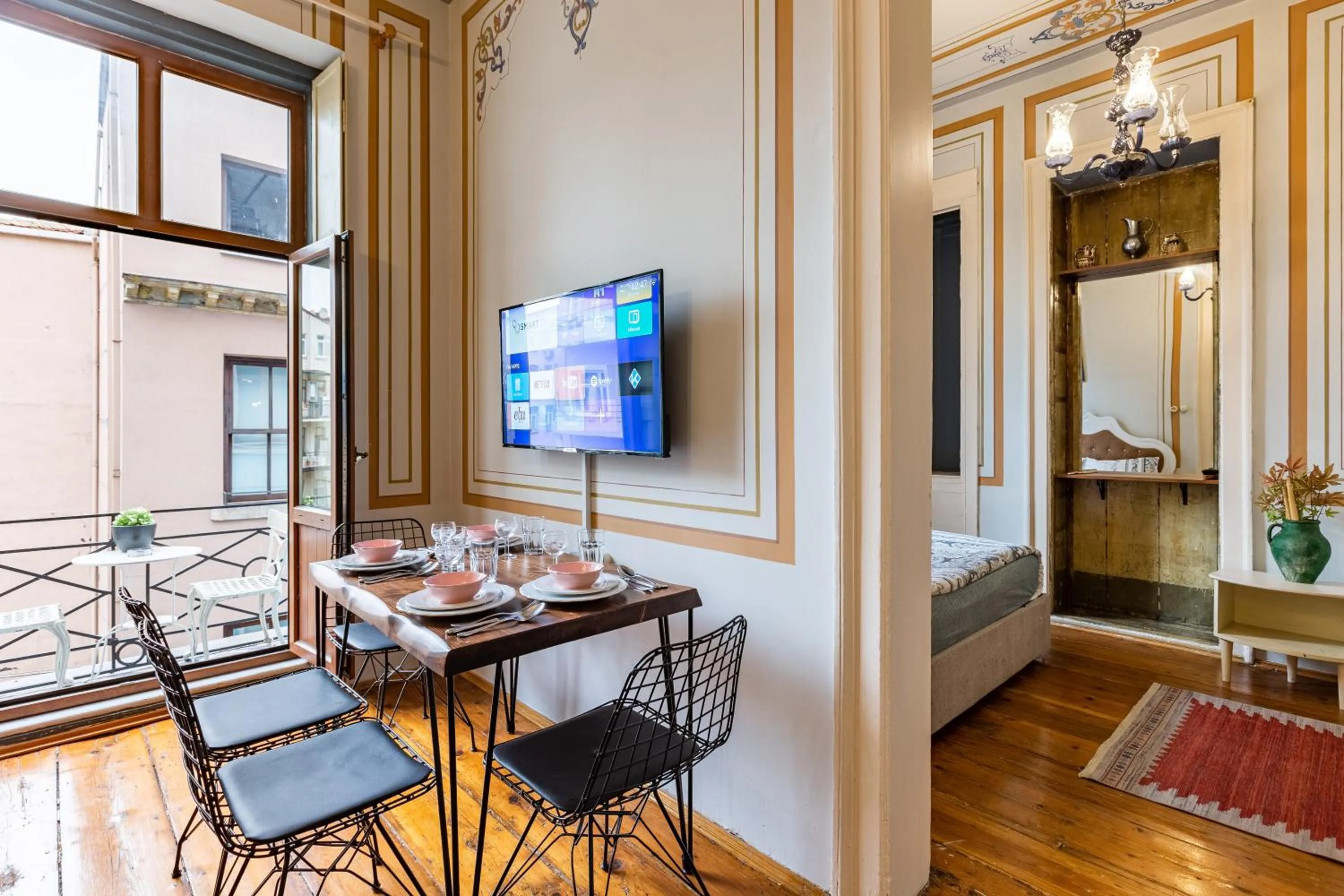 Dining area in Ali Pasha Apartment