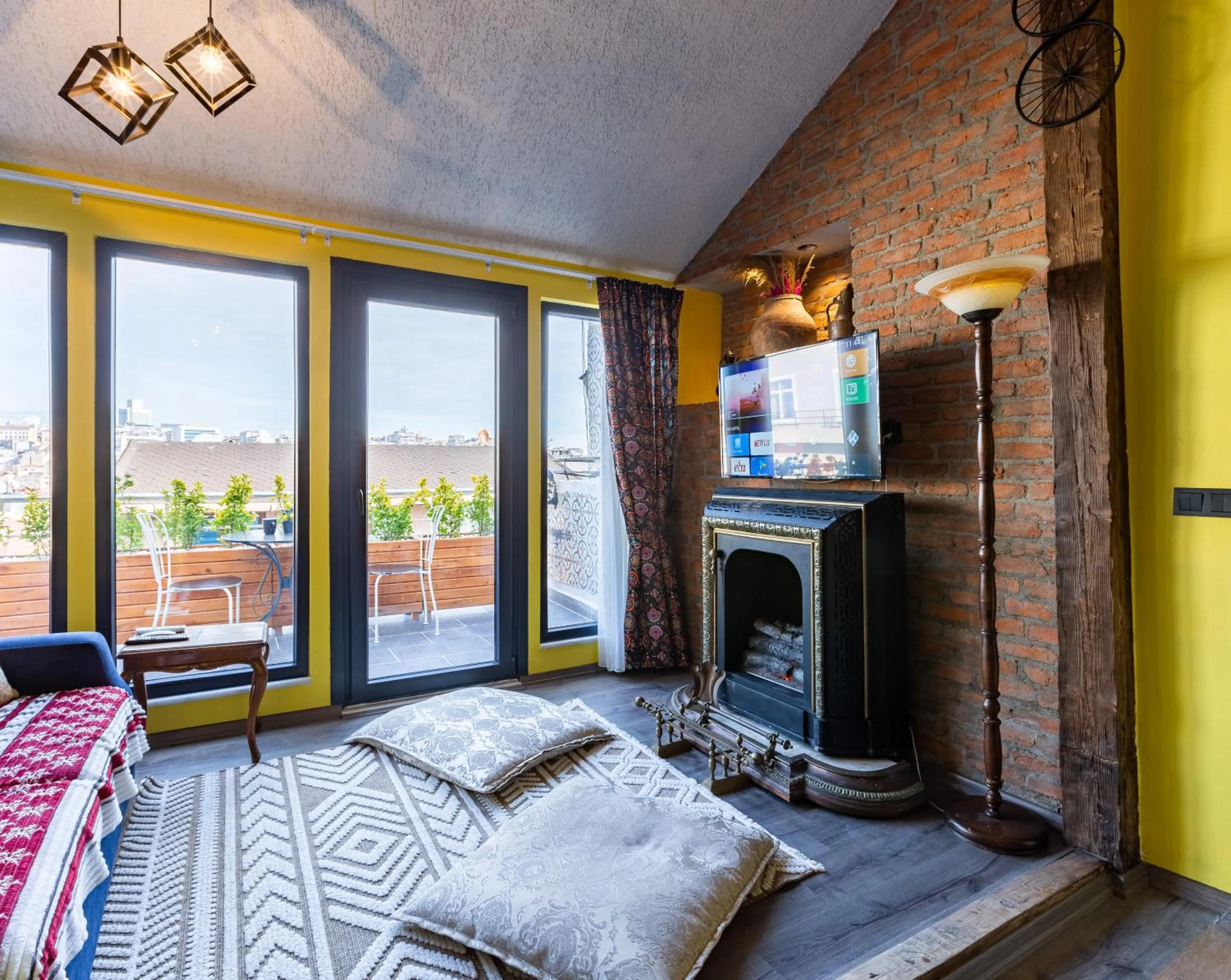 Photo of the whole room, Bed in Ali Pasha Apartment