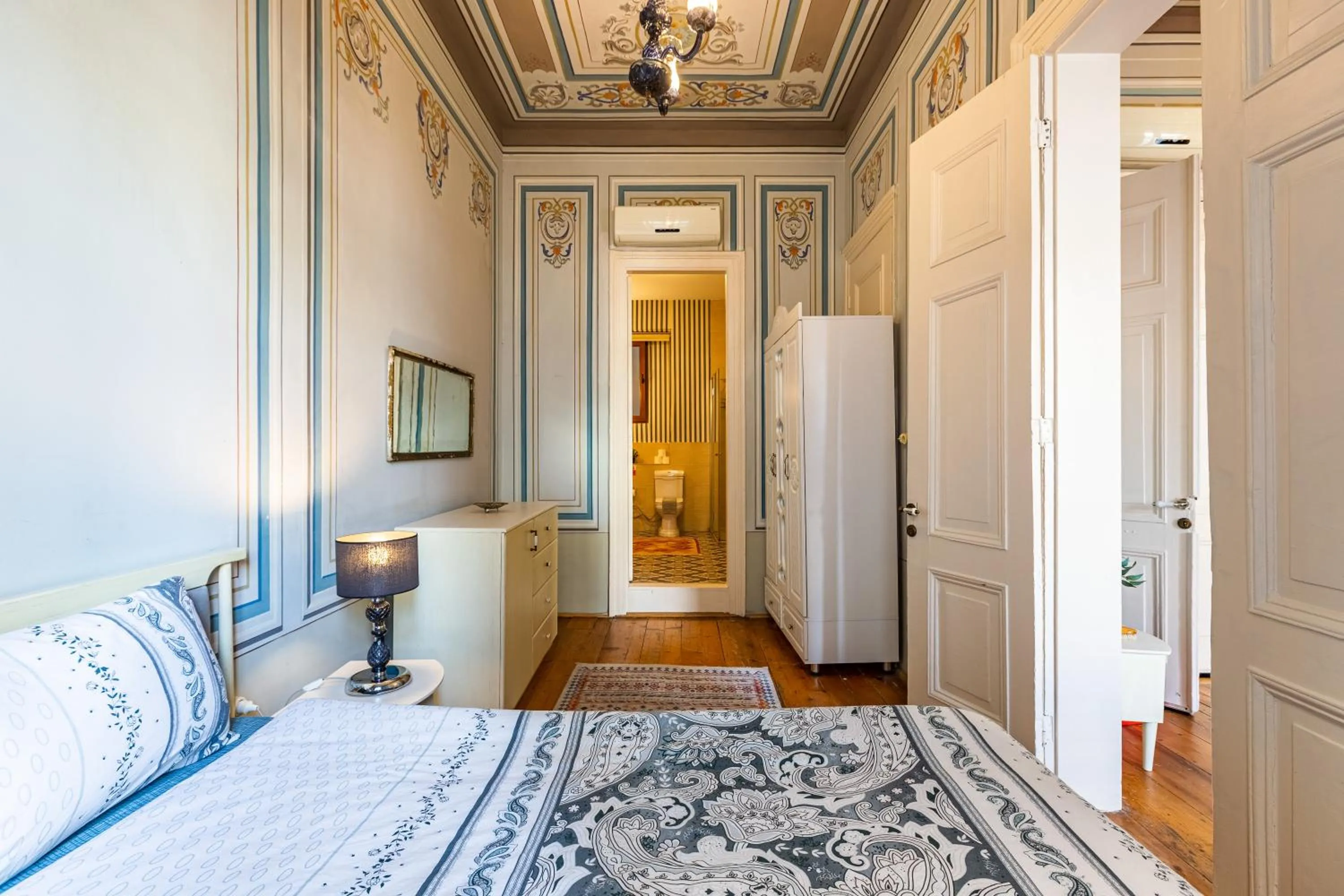 Bedroom, Bed in Ali Pasha Apartment