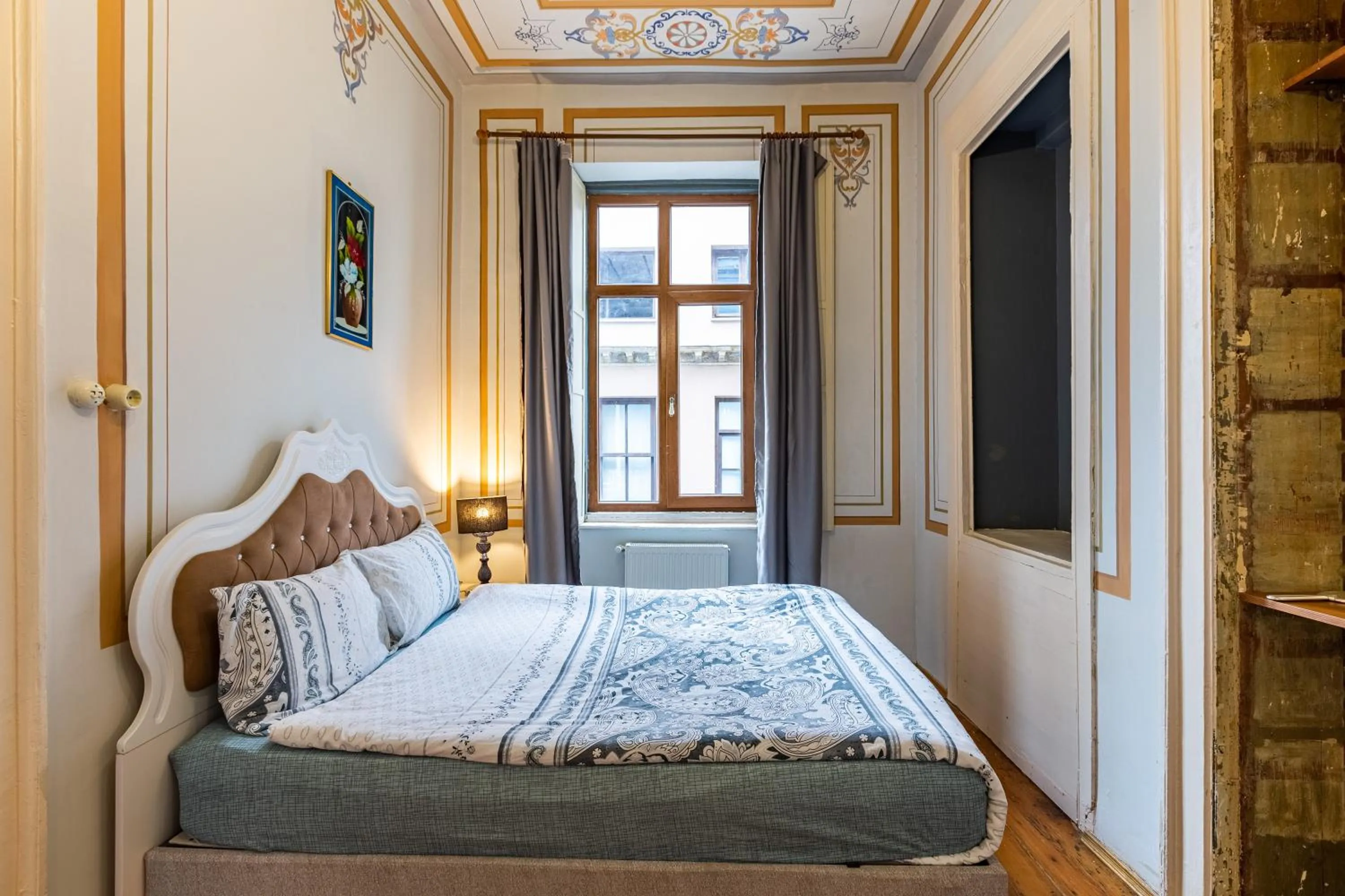 Bedroom, Bed in Ali Pasha Apartment