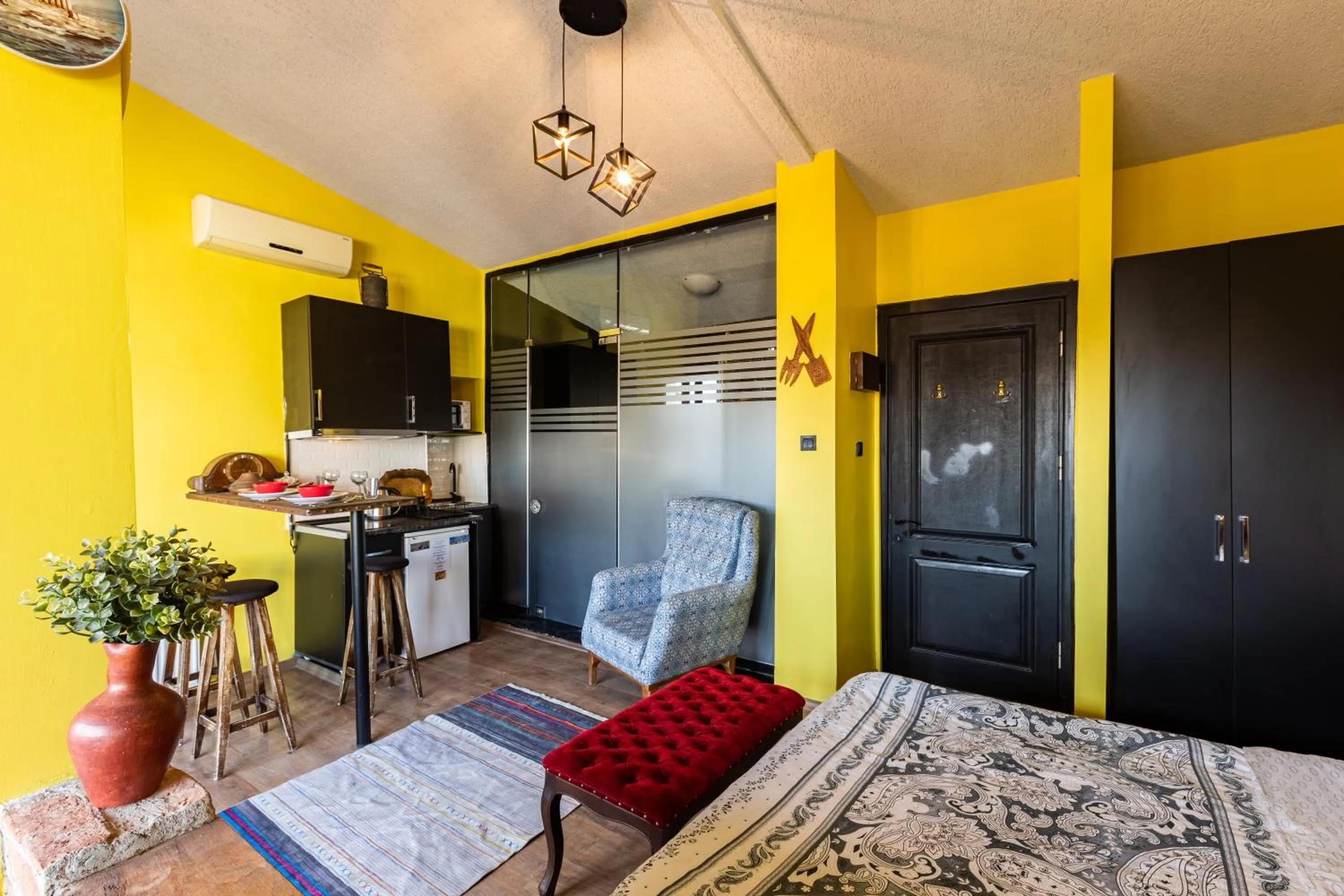 Photo of the whole room, Bed in Ali Pasha Apartment