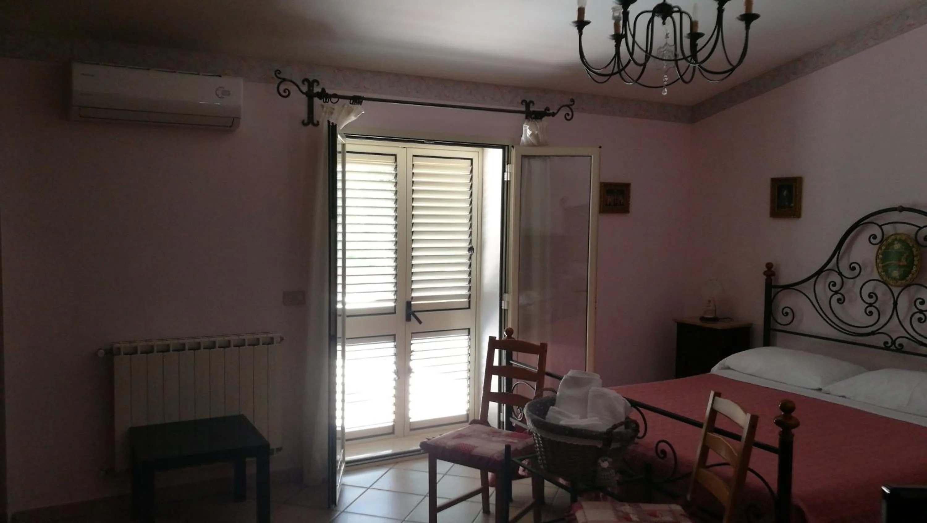 Bed in Cinisi 89 B&B