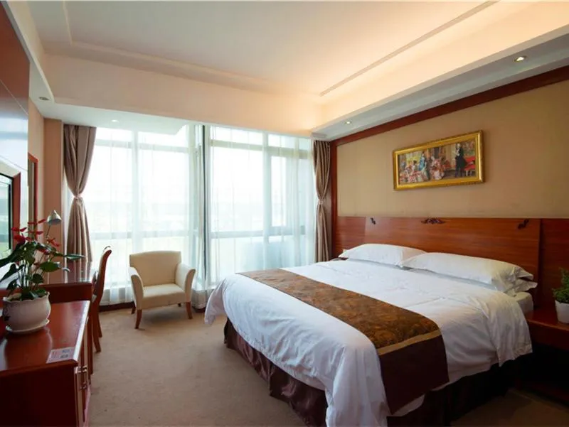 Bed in Vienna Hotel Shanghai Pudong Airport Huaxia Road