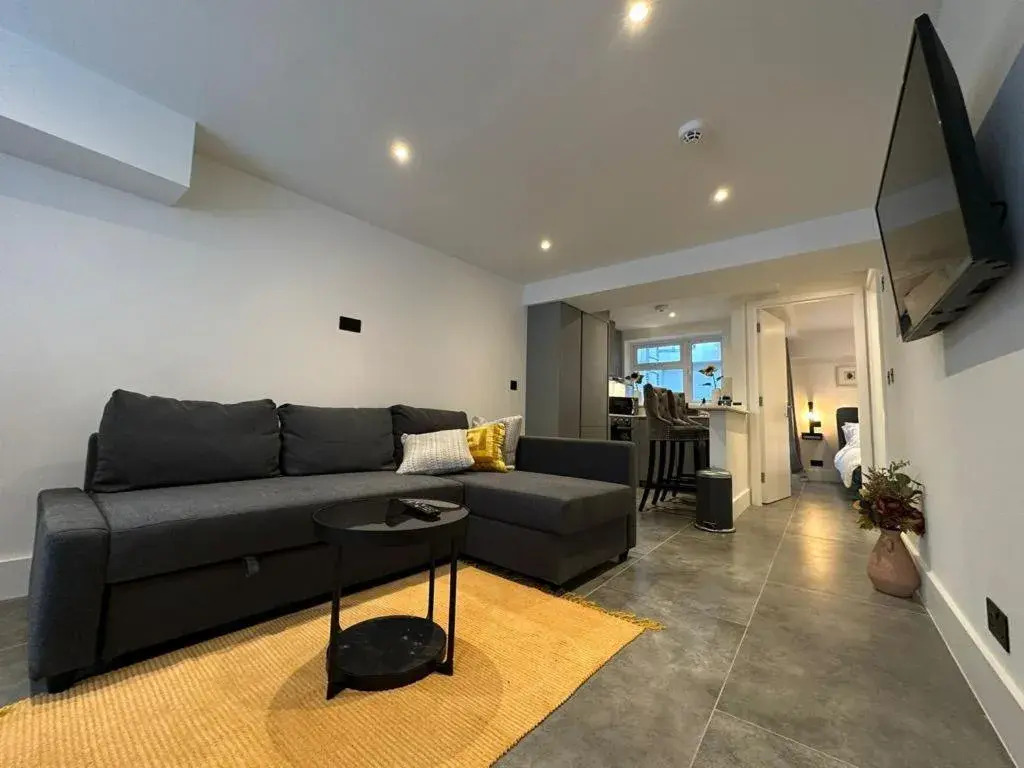 Two Bedroom House In Kilburn Two Bedroom House In Kilburn