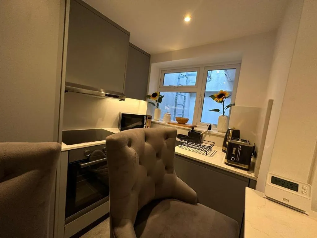 Two Bedroom House In Kilburn