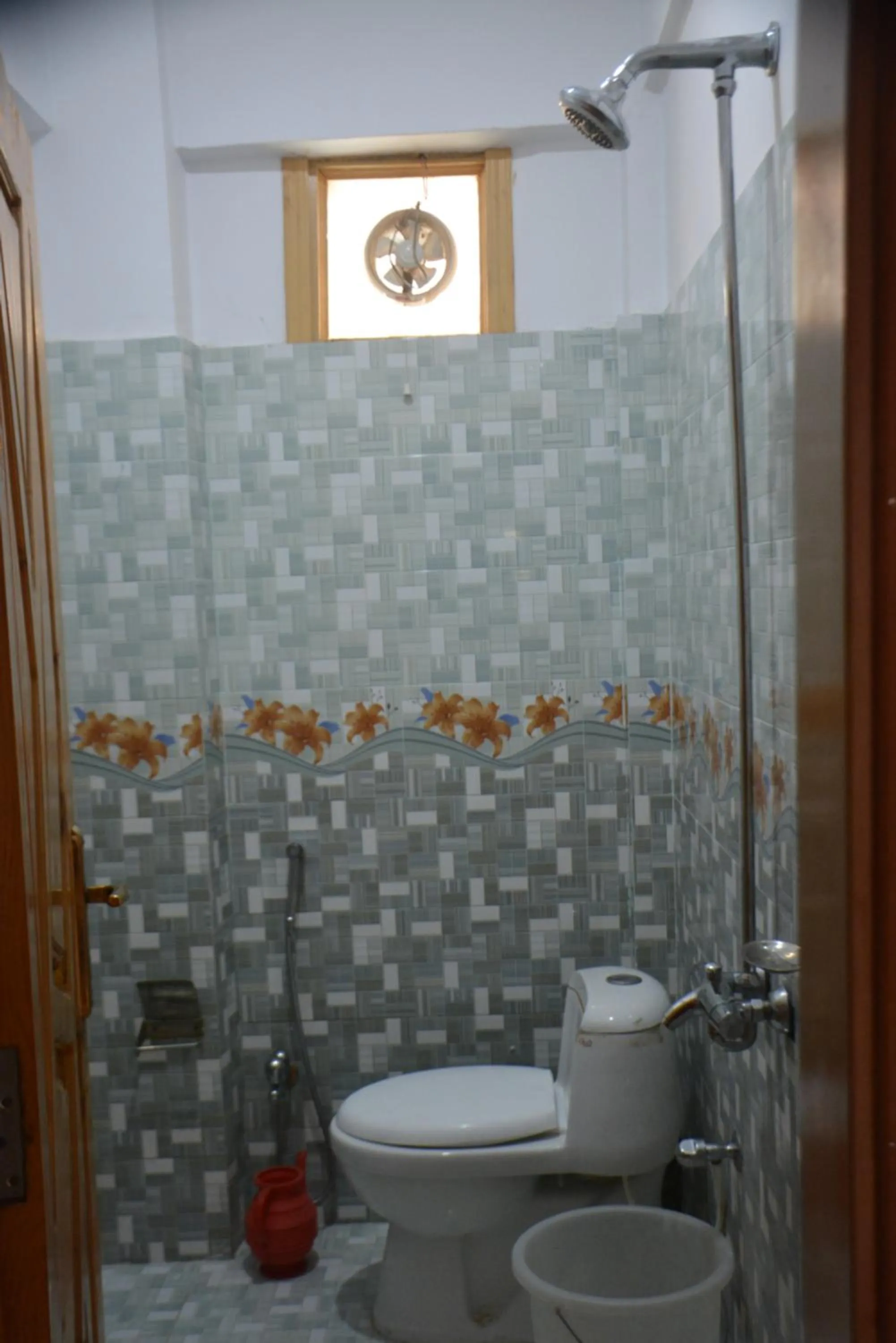 Shower in PC Green Hotel, Mahandri, Kaghan