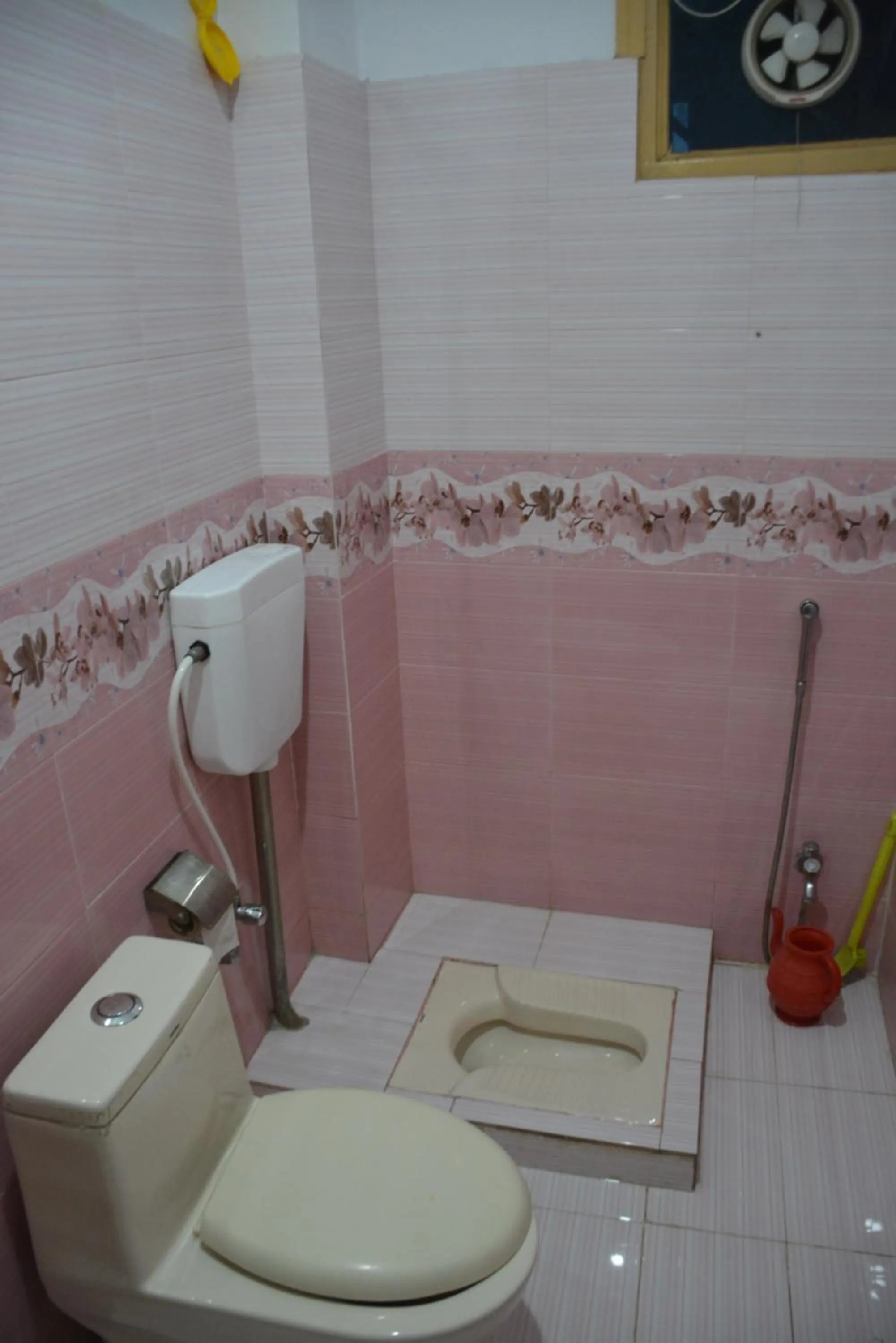 Shower in PC Green Hotel, Mahandri, Kaghan