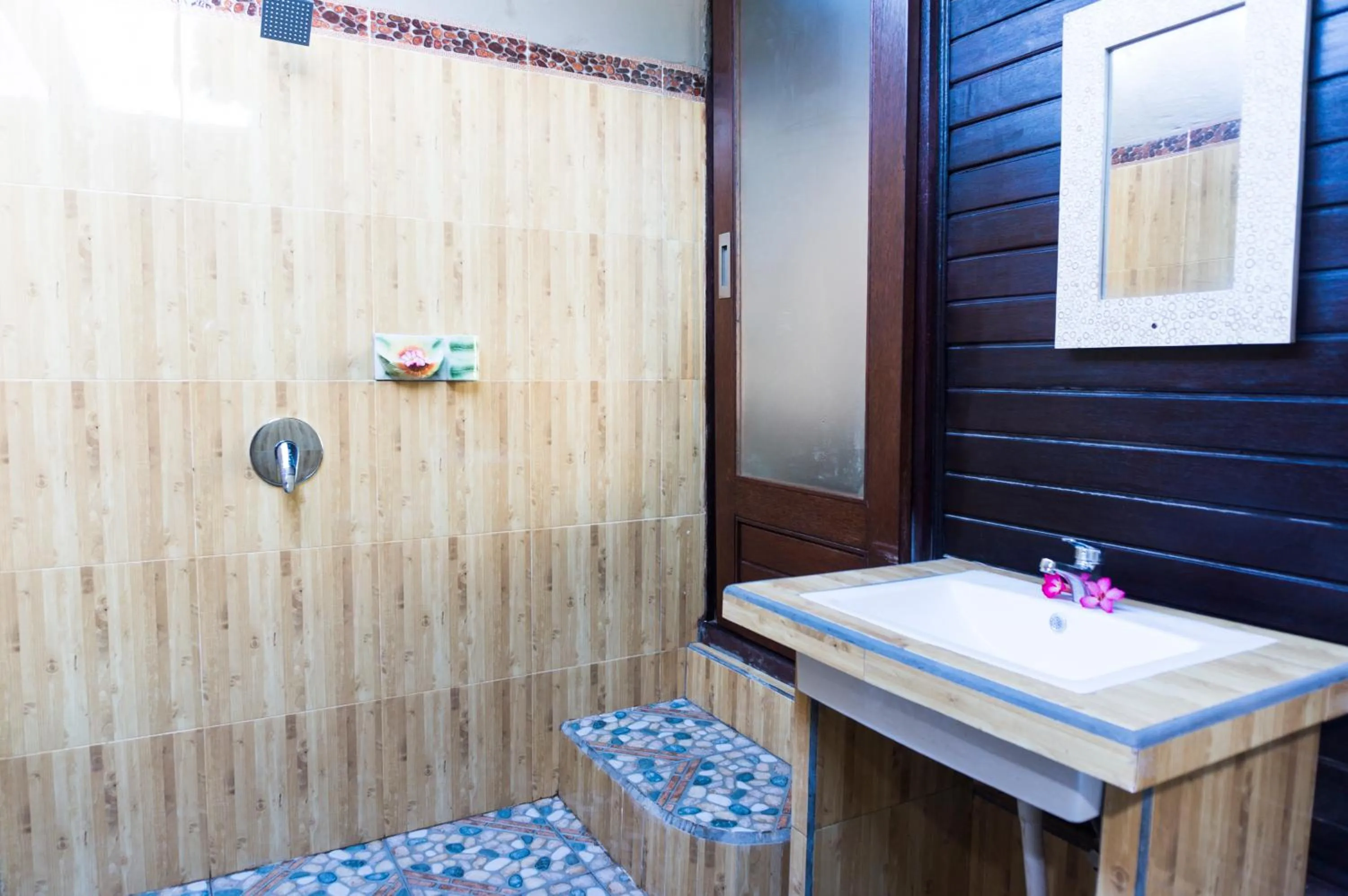 Shower in Sunrise Ocean Hut's Lembongan