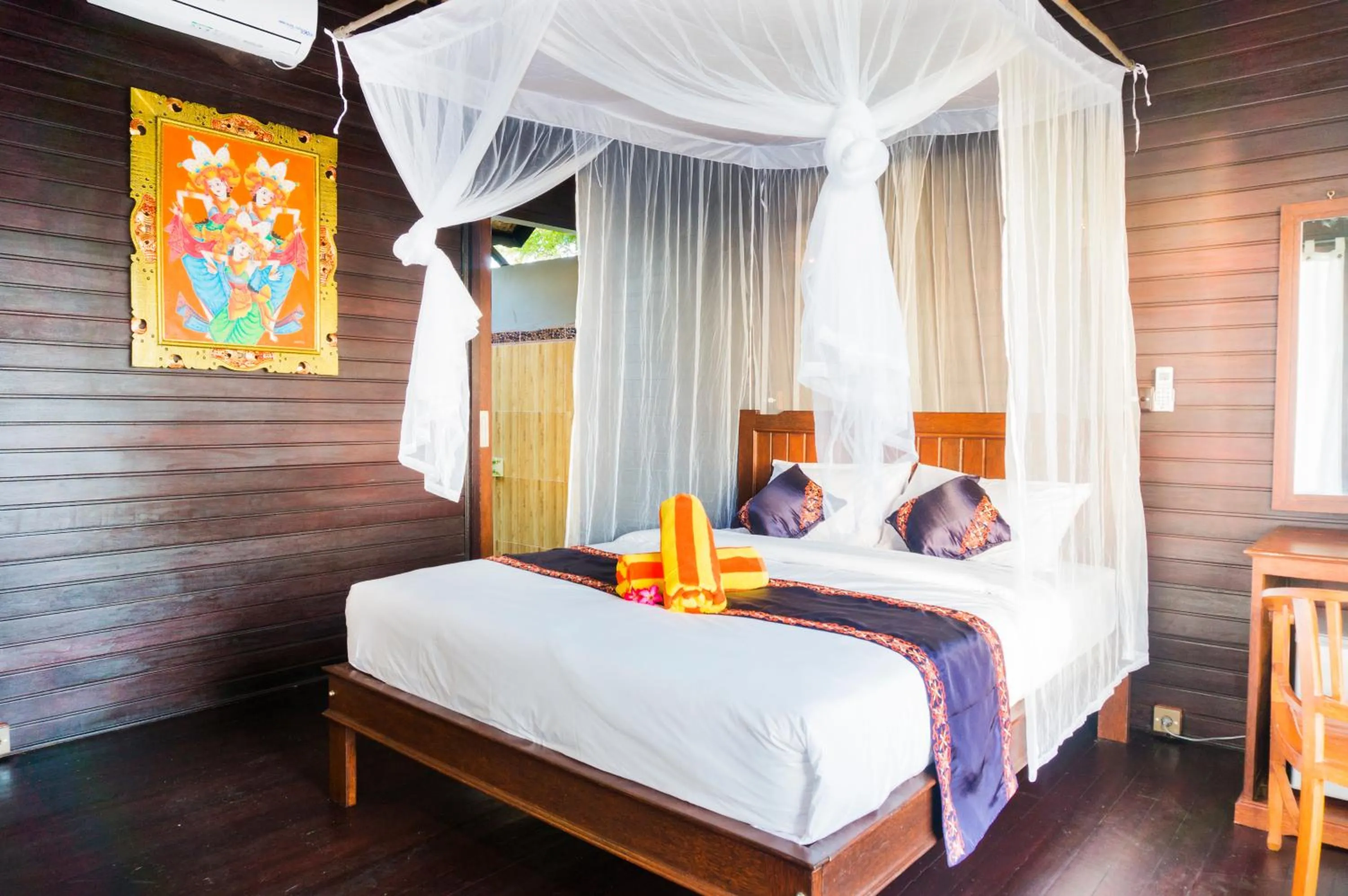 Photo of the whole room in Sunrise Ocean Hut's Lembongan