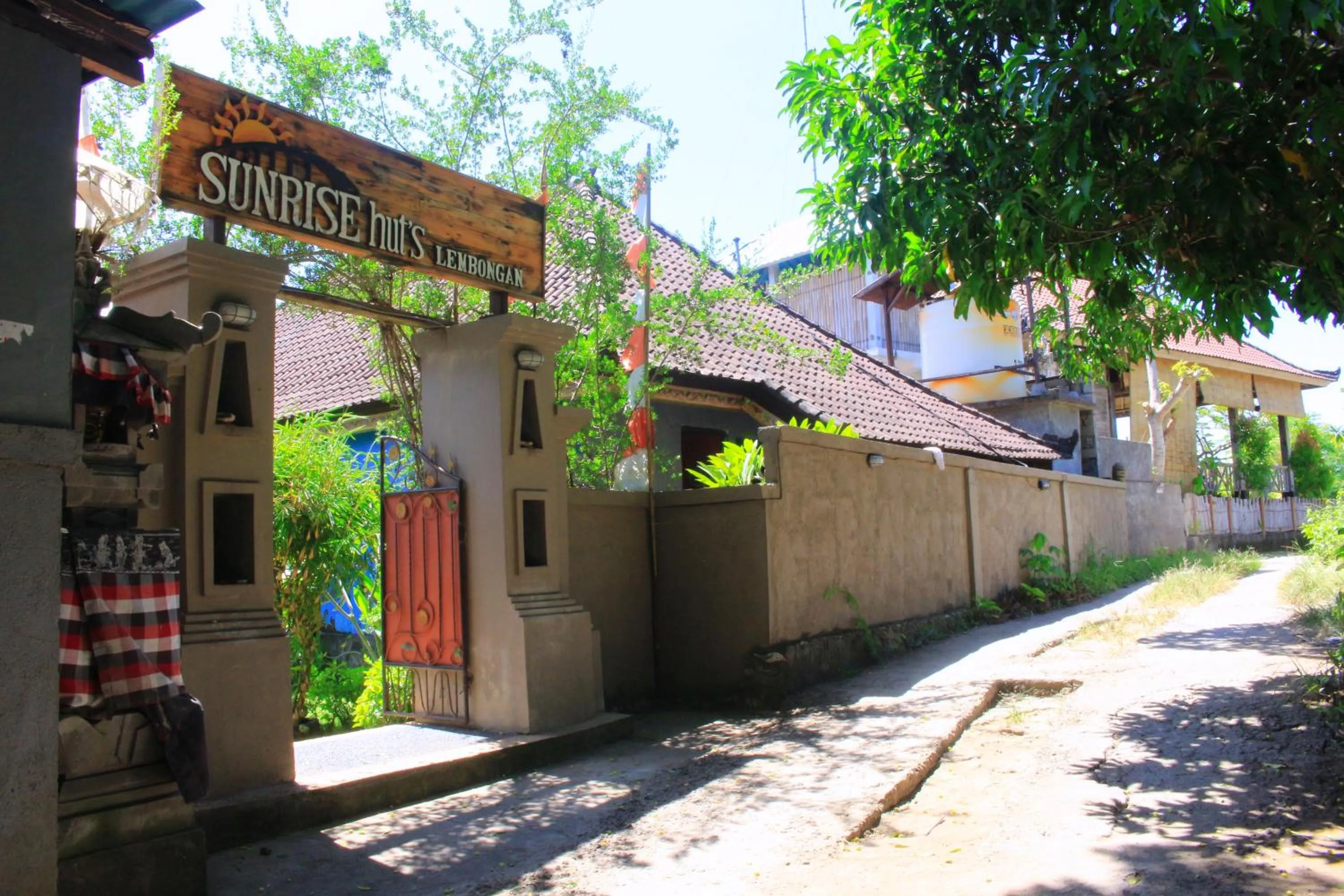 Property building in Sunrise Ocean Hut's Lembongan