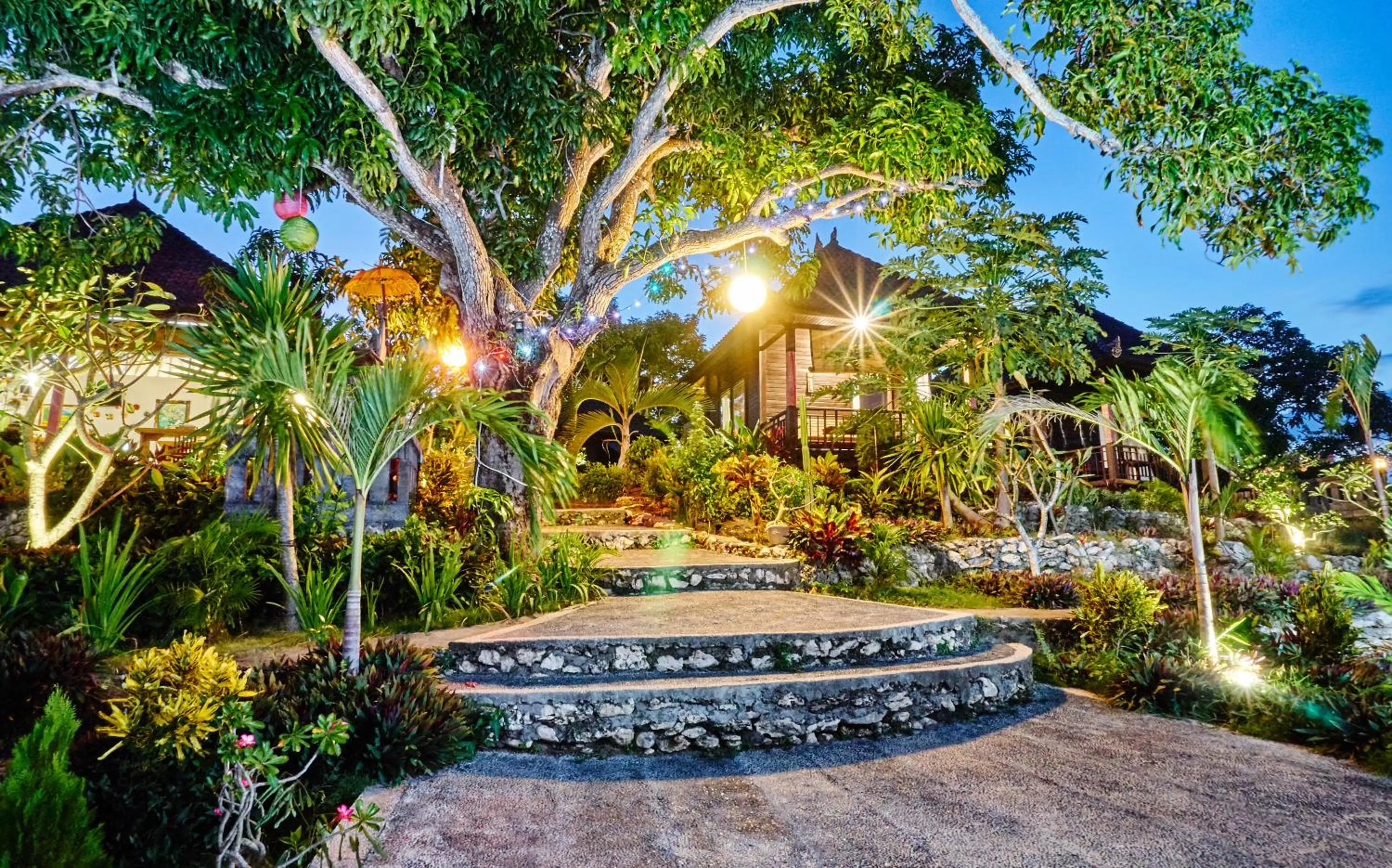 Garden in Sunrise Ocean Hut's Lembongan