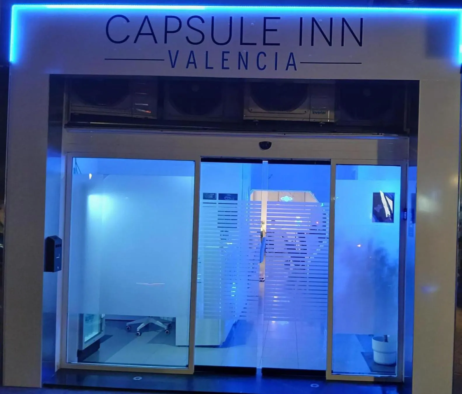 Facade/entrance in CAPSULE INN VALENCIA Hostel