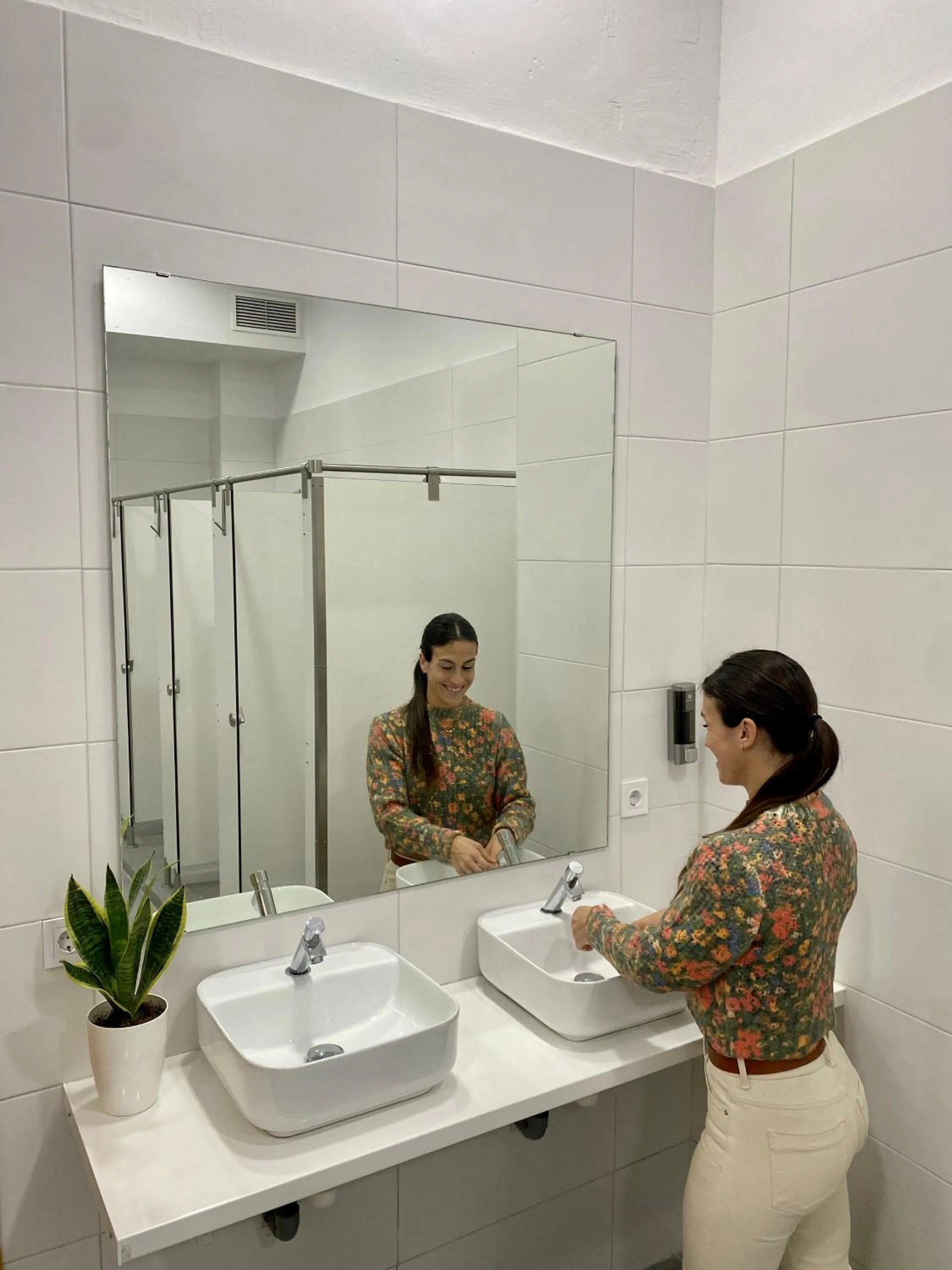 Bathroom in CAPSULE INN VALENCIA Hostel