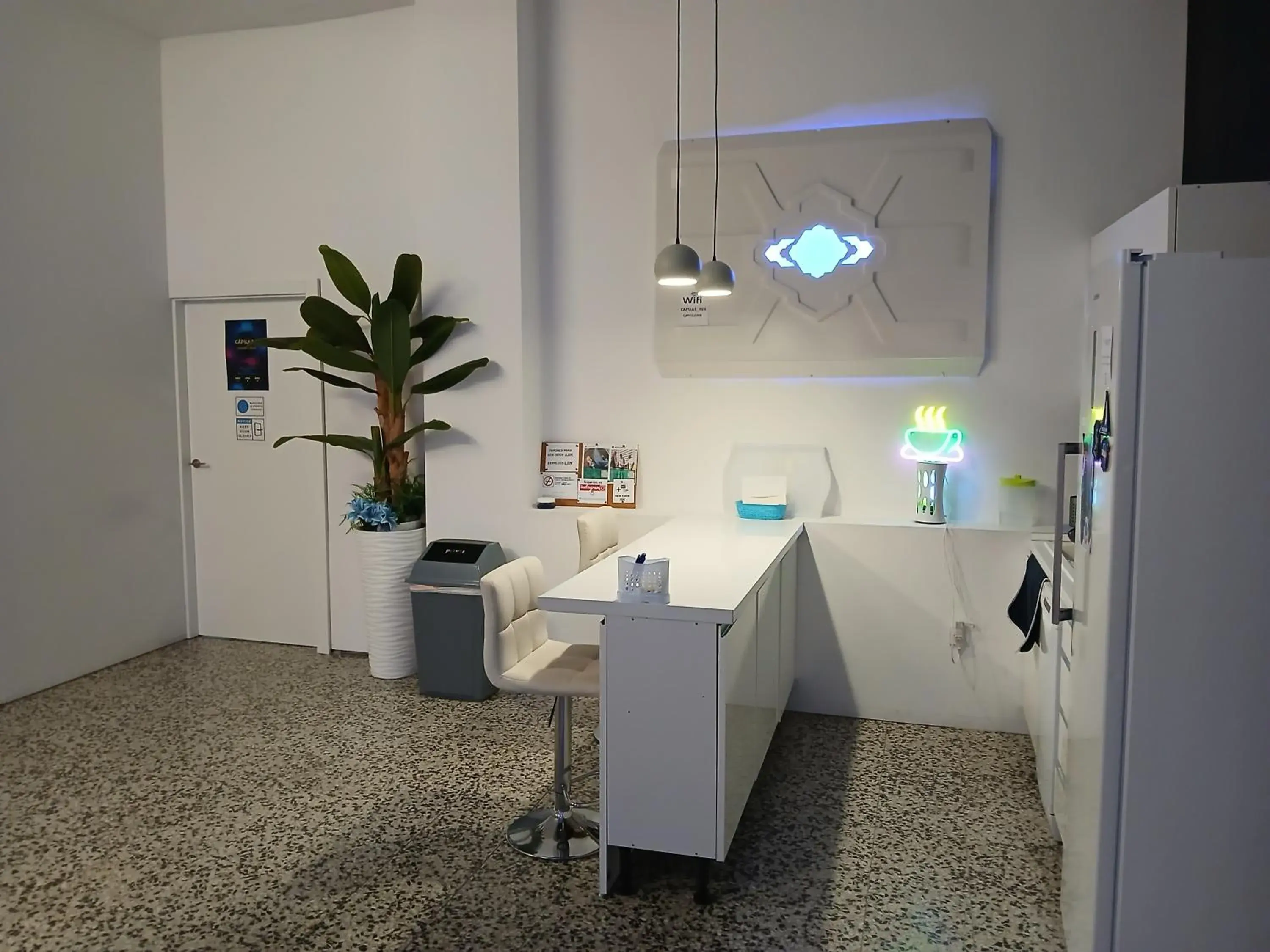 Communal kitchen in CAPSULE INN VALENCIA Hostel Communal kitchen in CAPSULE INN VALENCIA Hostel