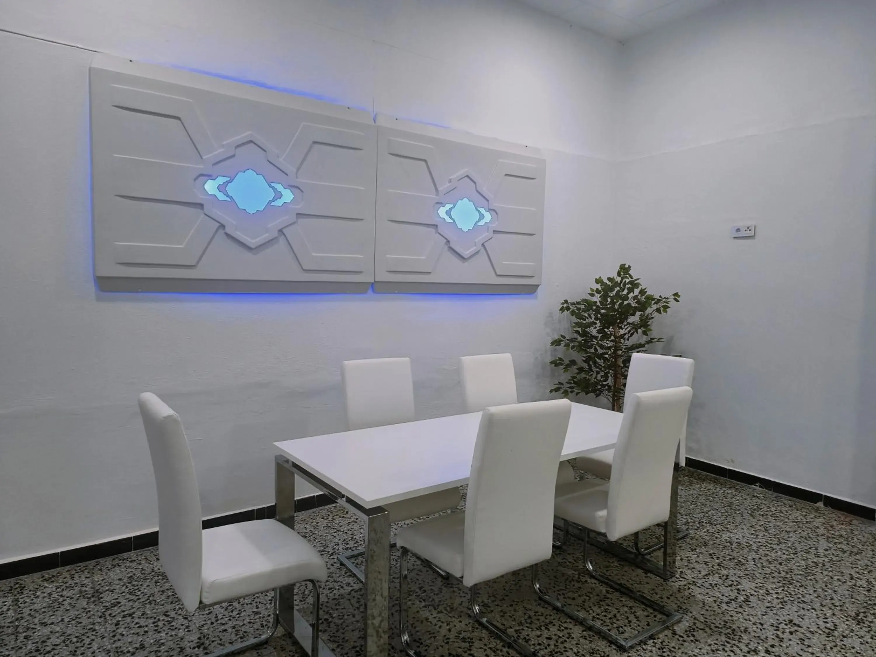 Dining area in CAPSULE INN VALENCIA Hostel Dining area in CAPSULE INN VALENCIA Hostel