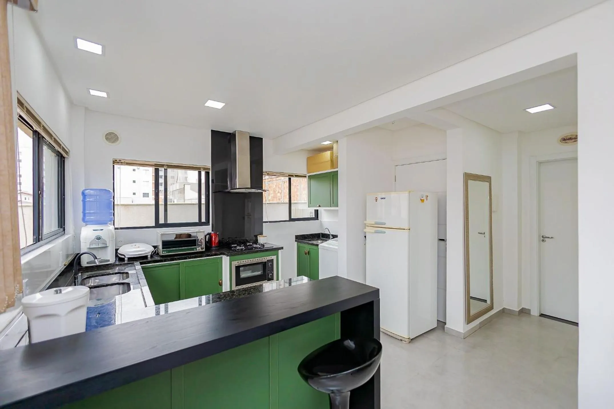 Kitchen or kitchenette in 150m da praia em um fantástico edifício em Balneário Piçarras