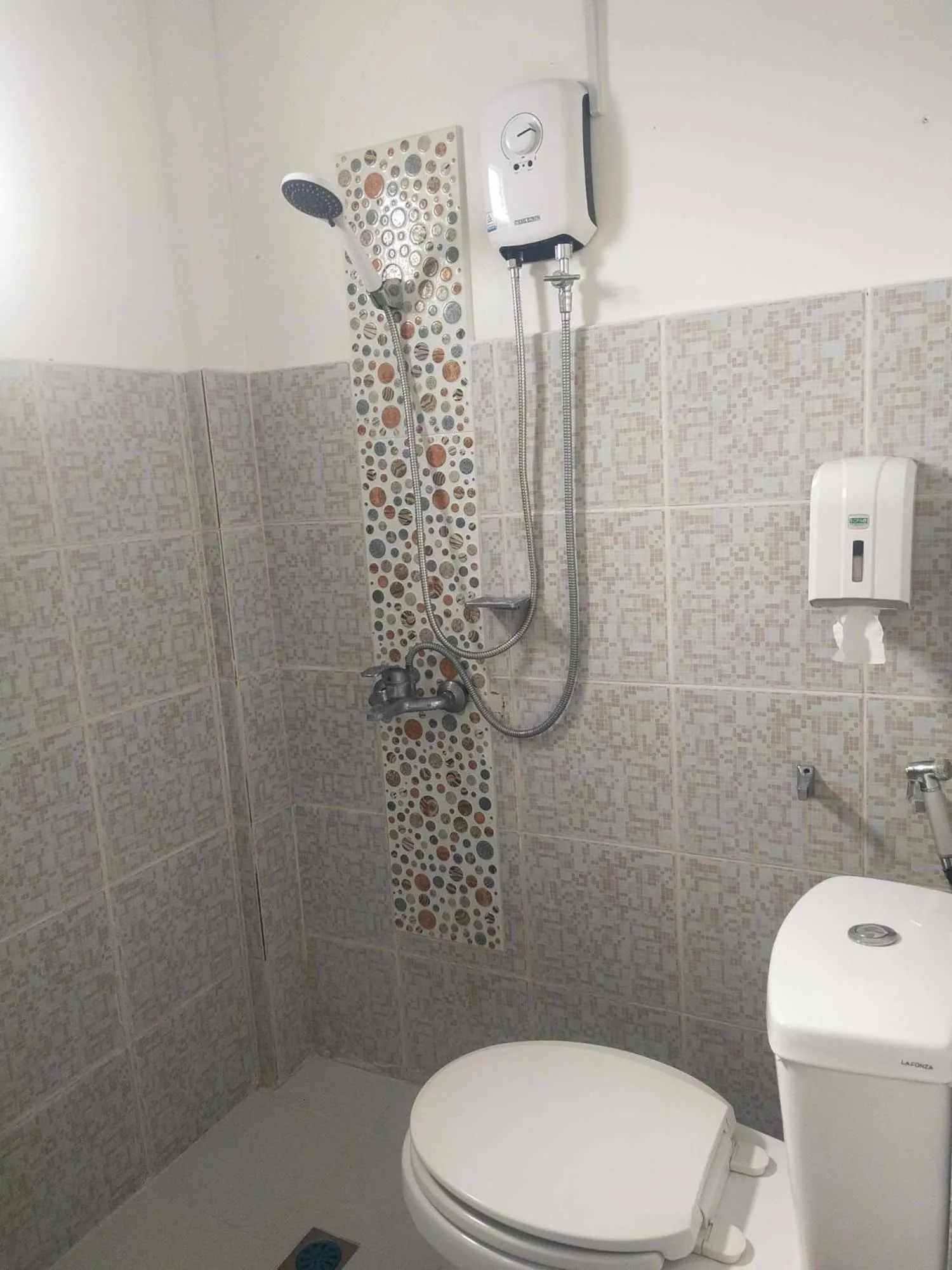 DESTINY'S PLACE HOTEL - STAY COOL THIS SUMMER! COLD ROOMS!! CHEAPEST RATE! NEAR ROBINSONs XENTRO MALL!!