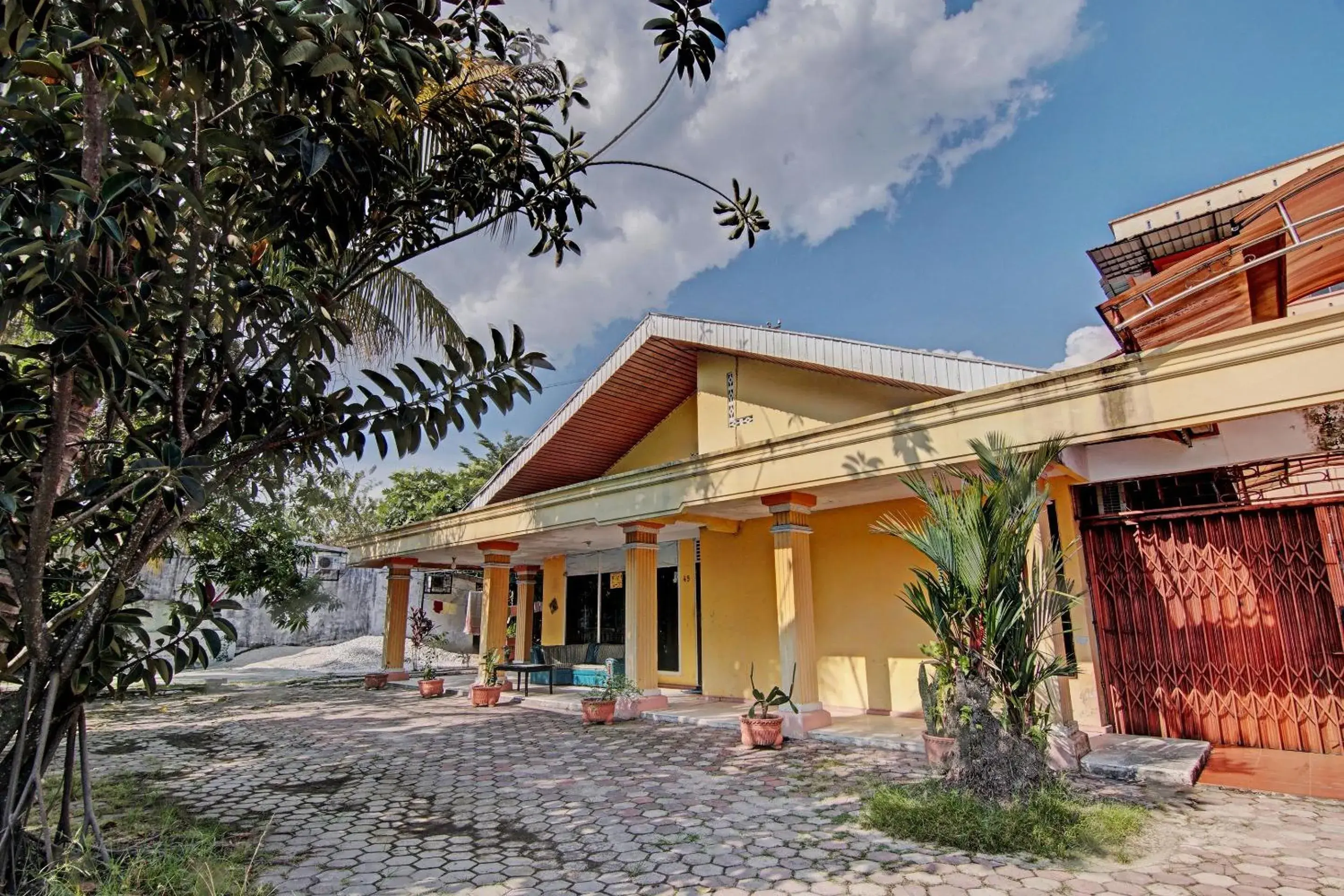Facade/entrance in Hotel O Meranti HomestayNearJembatan Siak Facade/entrance in Hotel O Meranti HomestayNearJembatan Siak