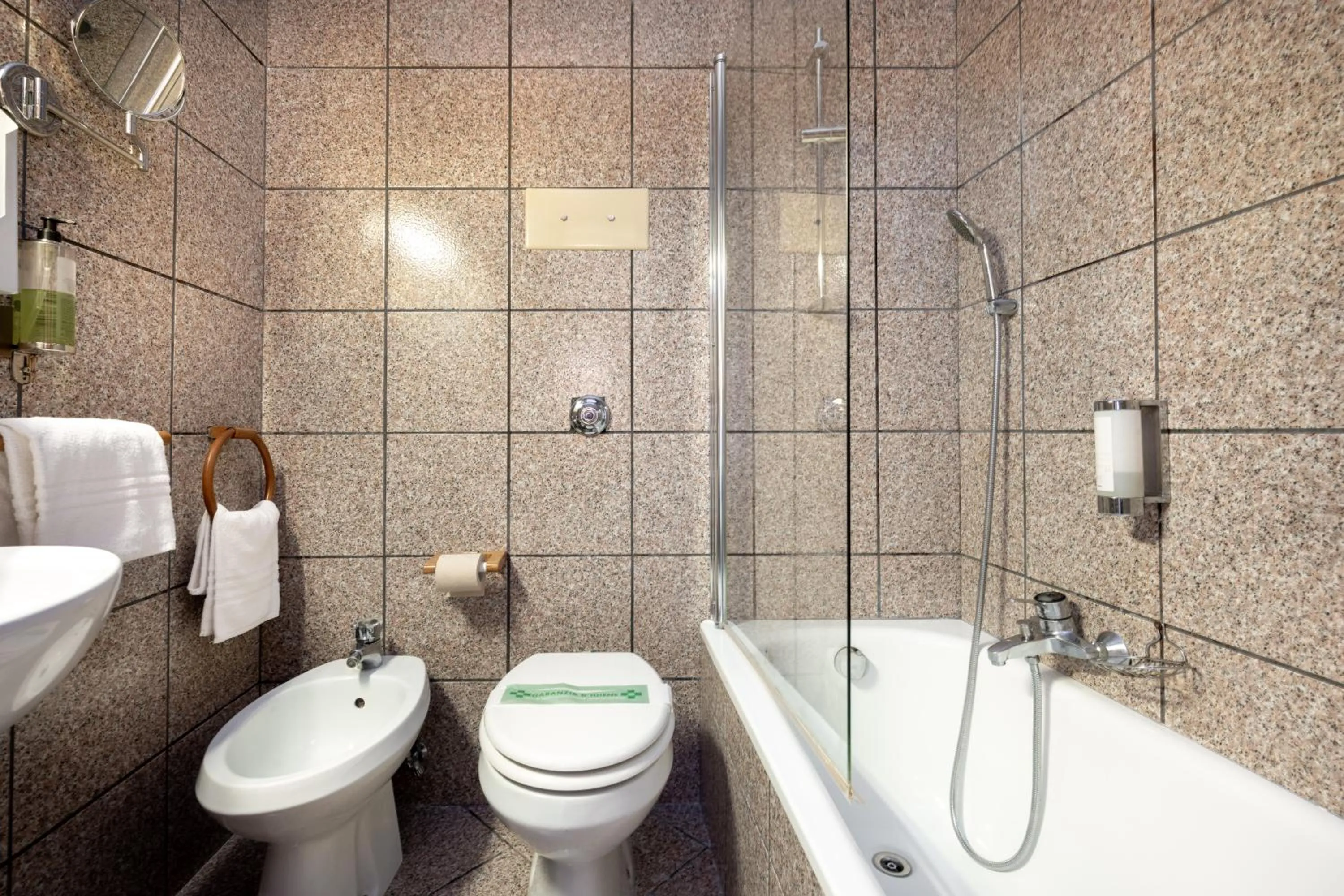 Toilet in Camelia Rooms Venice Guesthouse