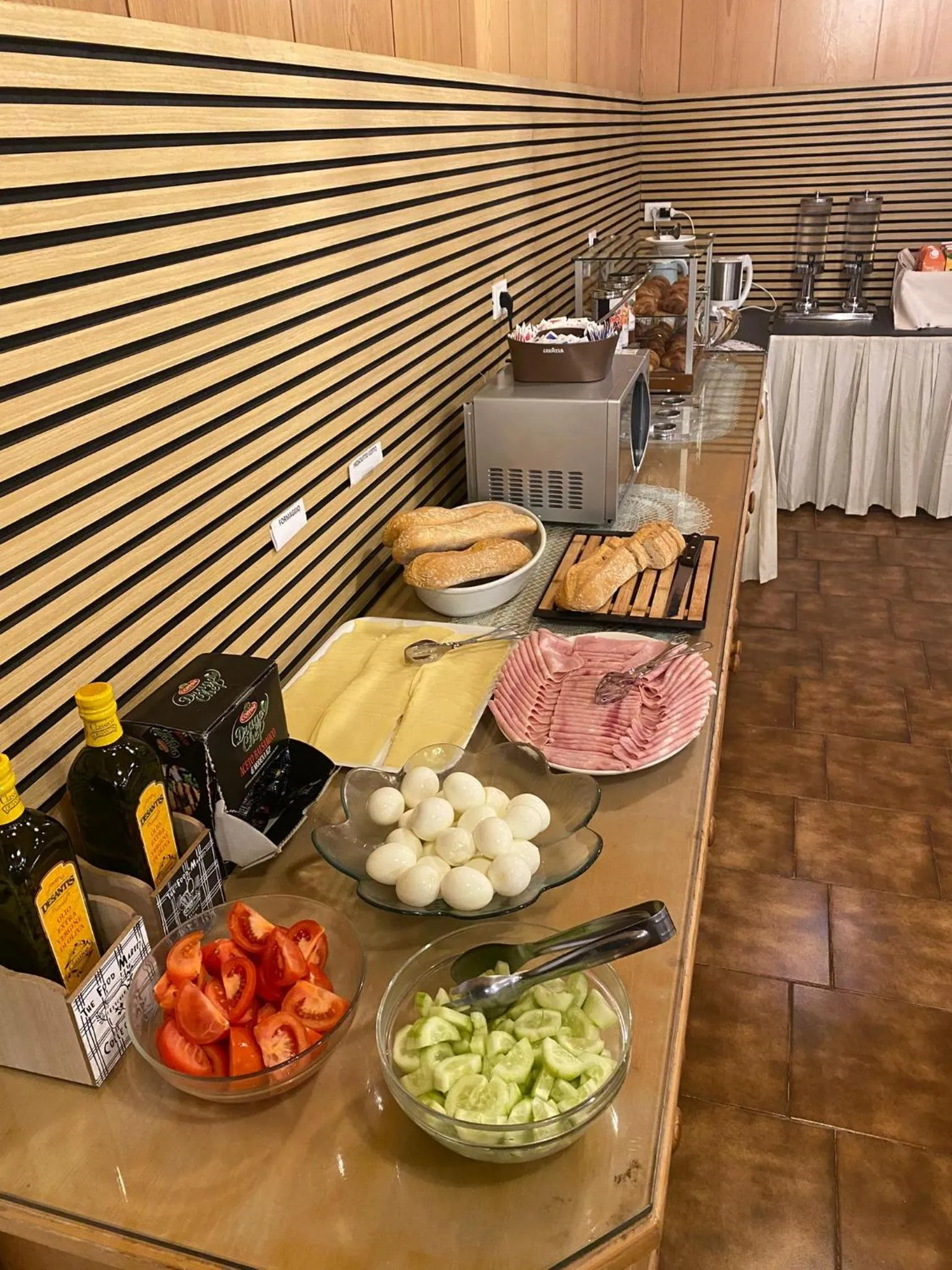 Restaurant/places to eat in Camelia Rooms Venice Guesthouse