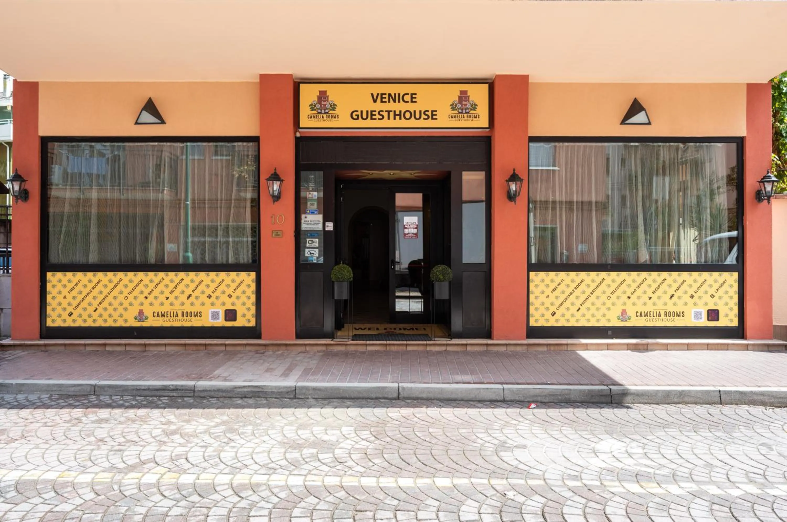 Facade/entrance in Camelia Rooms Venice Guesthouse