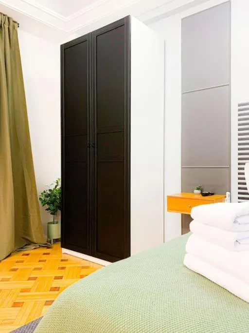 Bed in Chic Urbana: 140sqm 5-Bedroom Downtown Gem