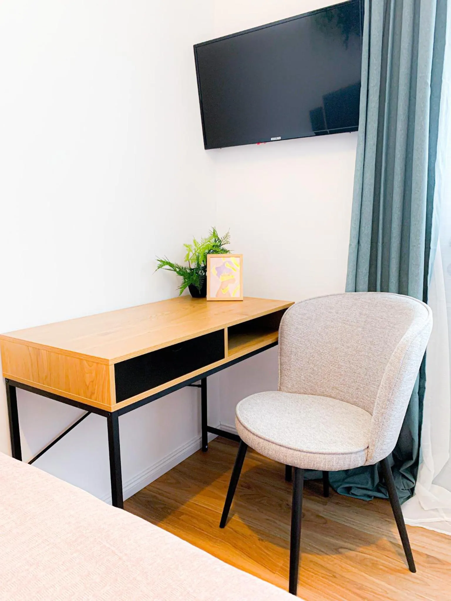 Chic Urbana: 140sqm 5-Bedroom Downtown Gem