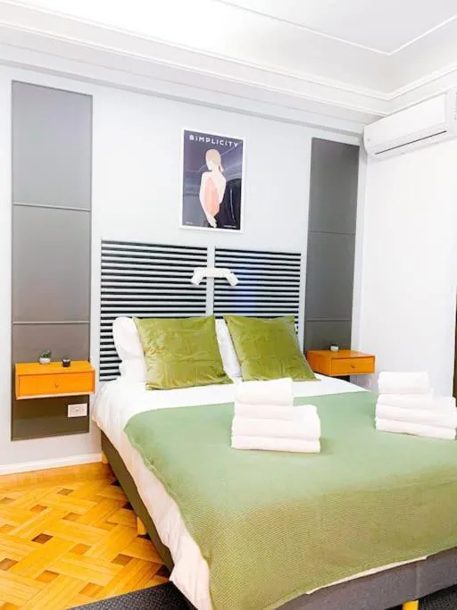 Bed in Chic Urbana: 140sqm 5-Bedroom Downtown Gem